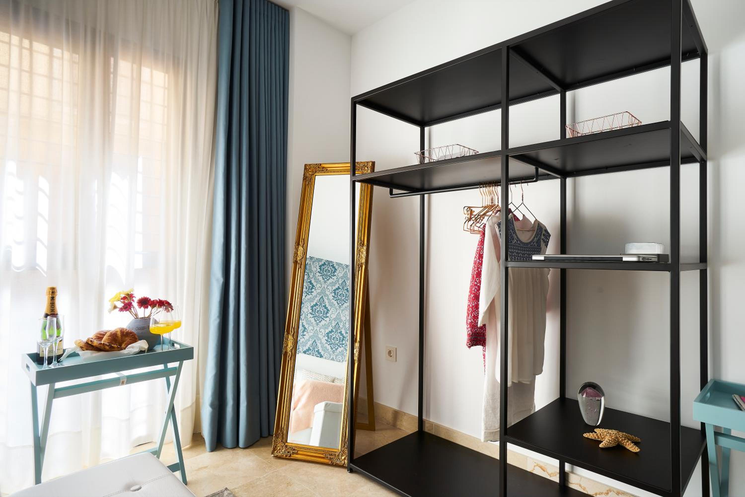 Studio Deluxe with Shared Roof Terrace