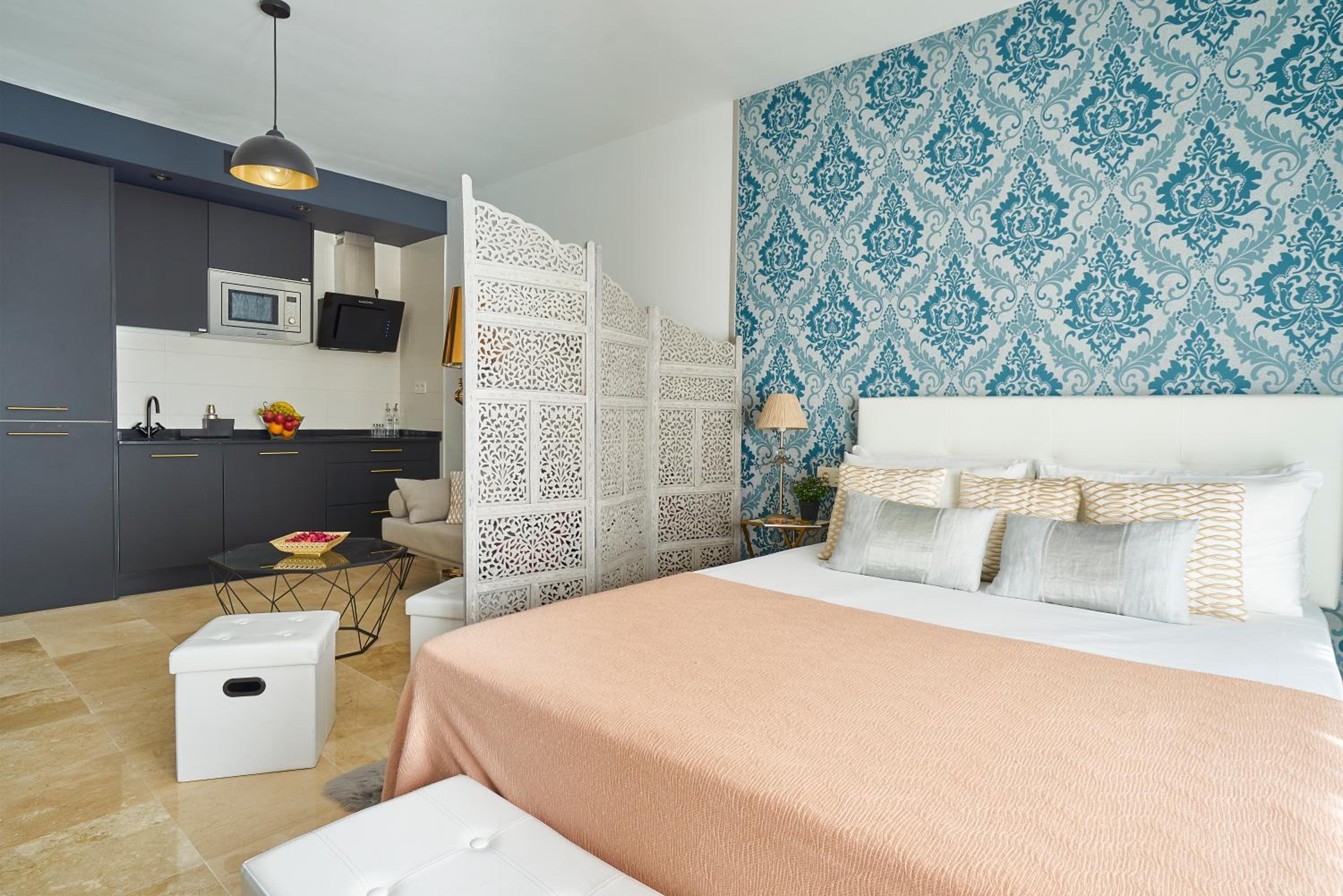 Studio Deluxe with Shared Roof Terrace