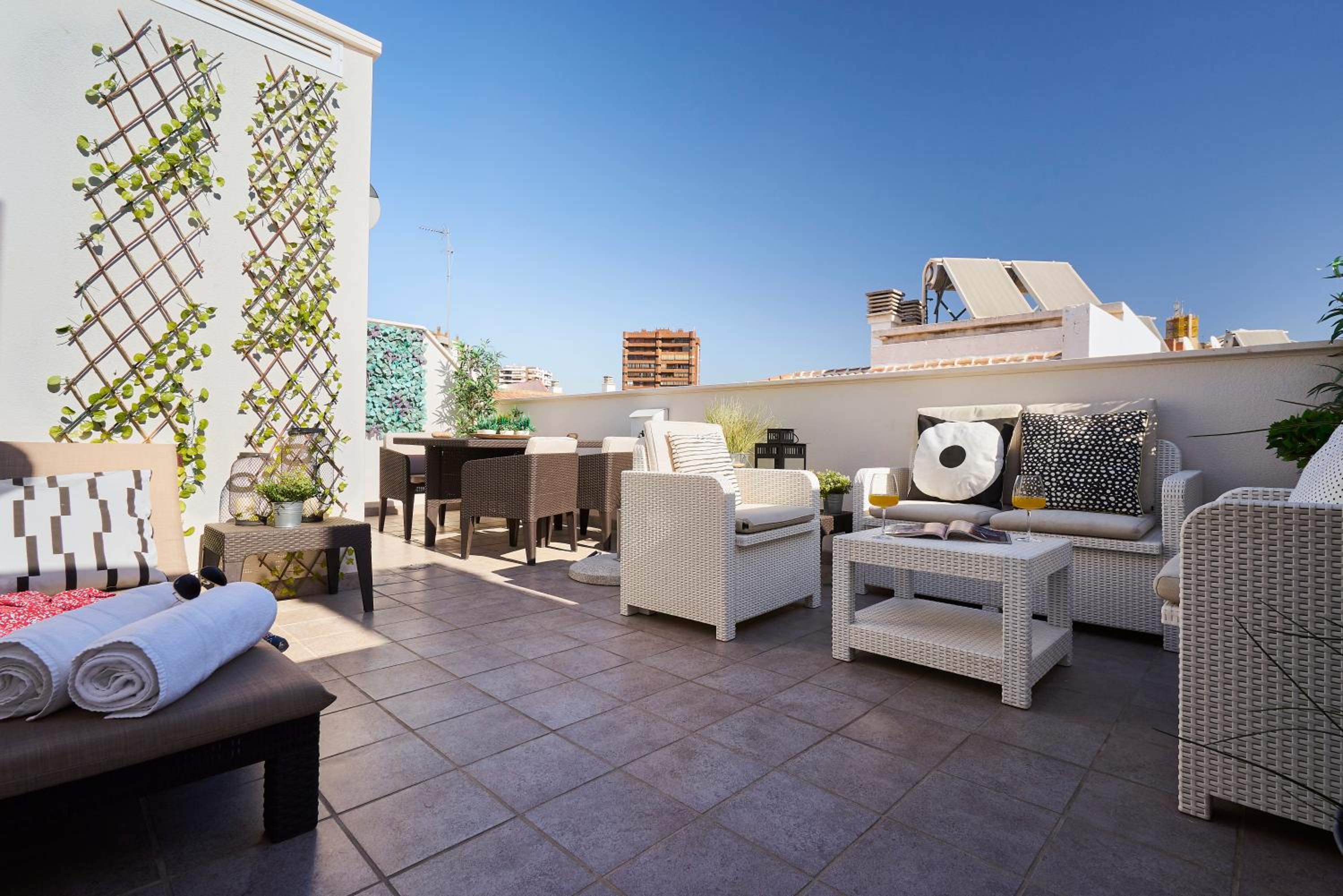 Studio Deluxe with Shared Roof Terrace