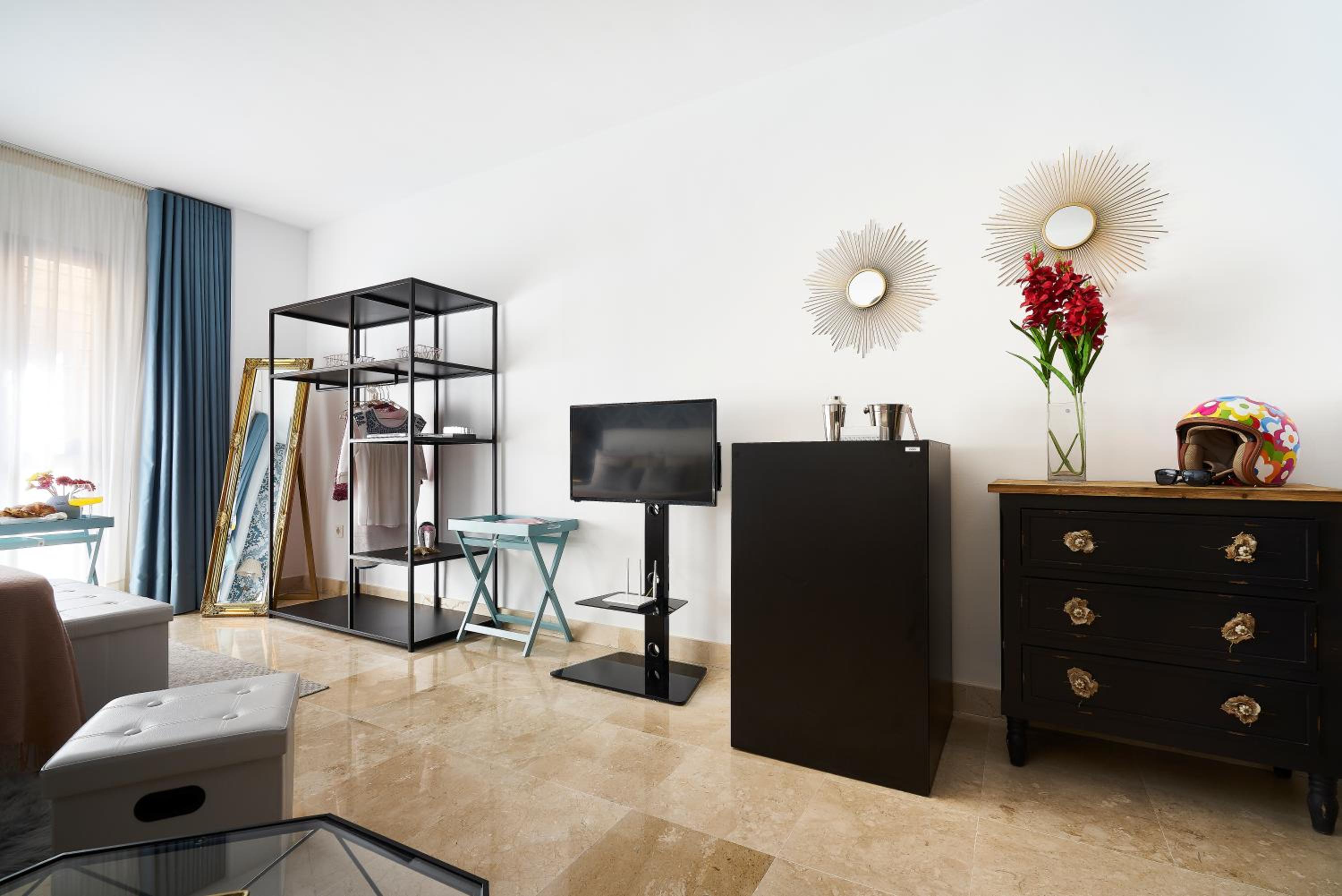 Studio Deluxe with Shared Roof Terrace