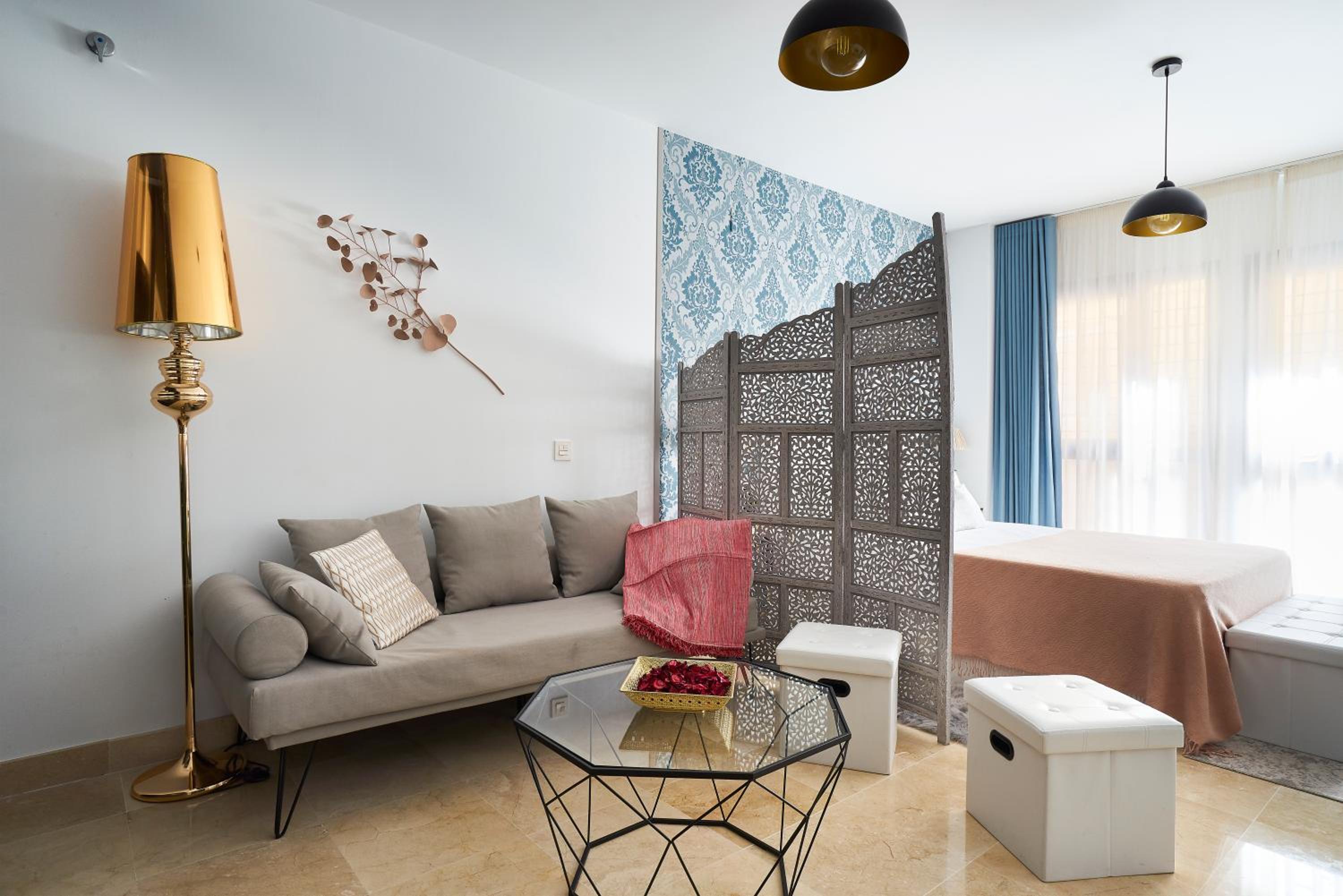 Studio Deluxe with Shared Roof Terrace