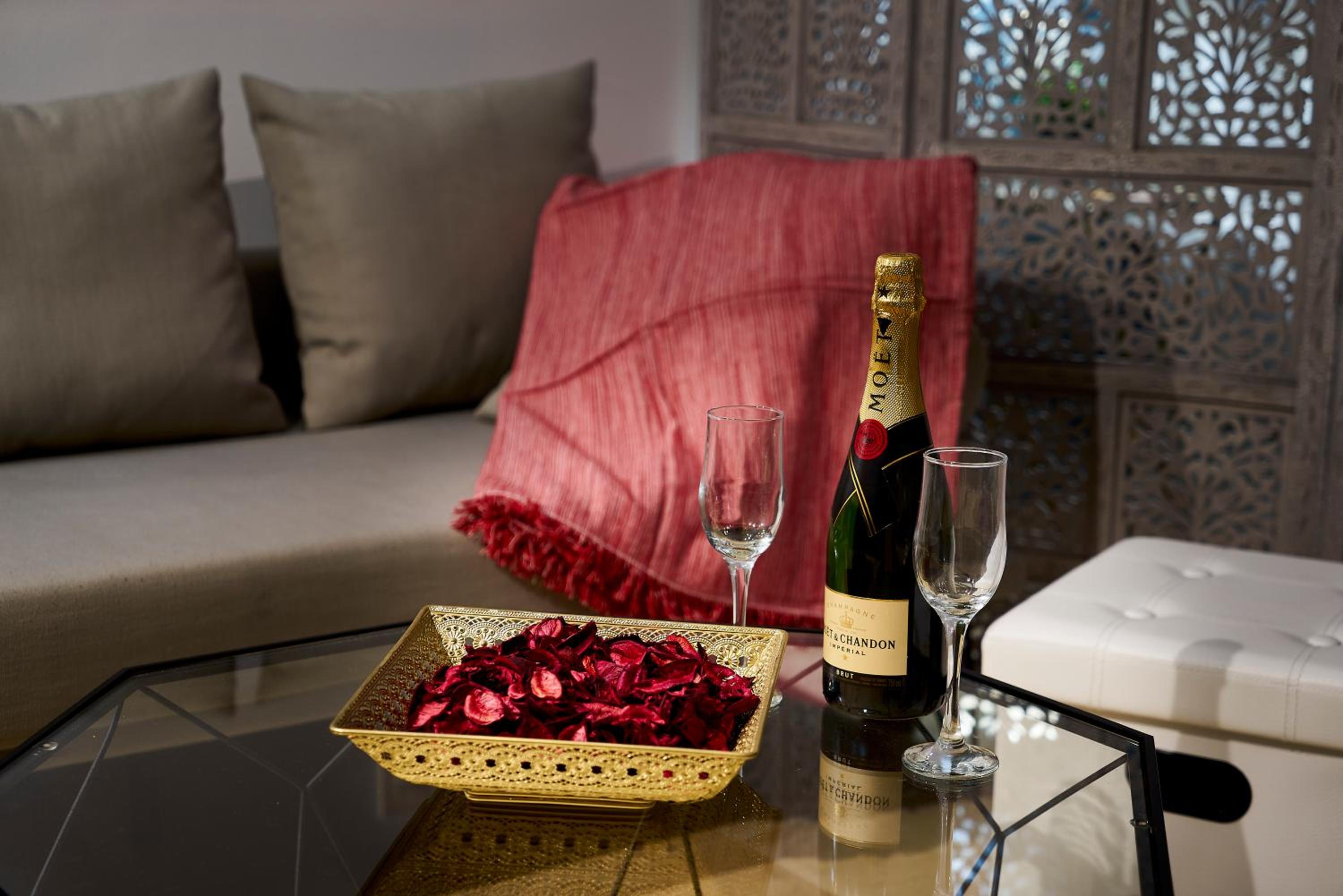 Studio Deluxe with Shared Roof Terrace