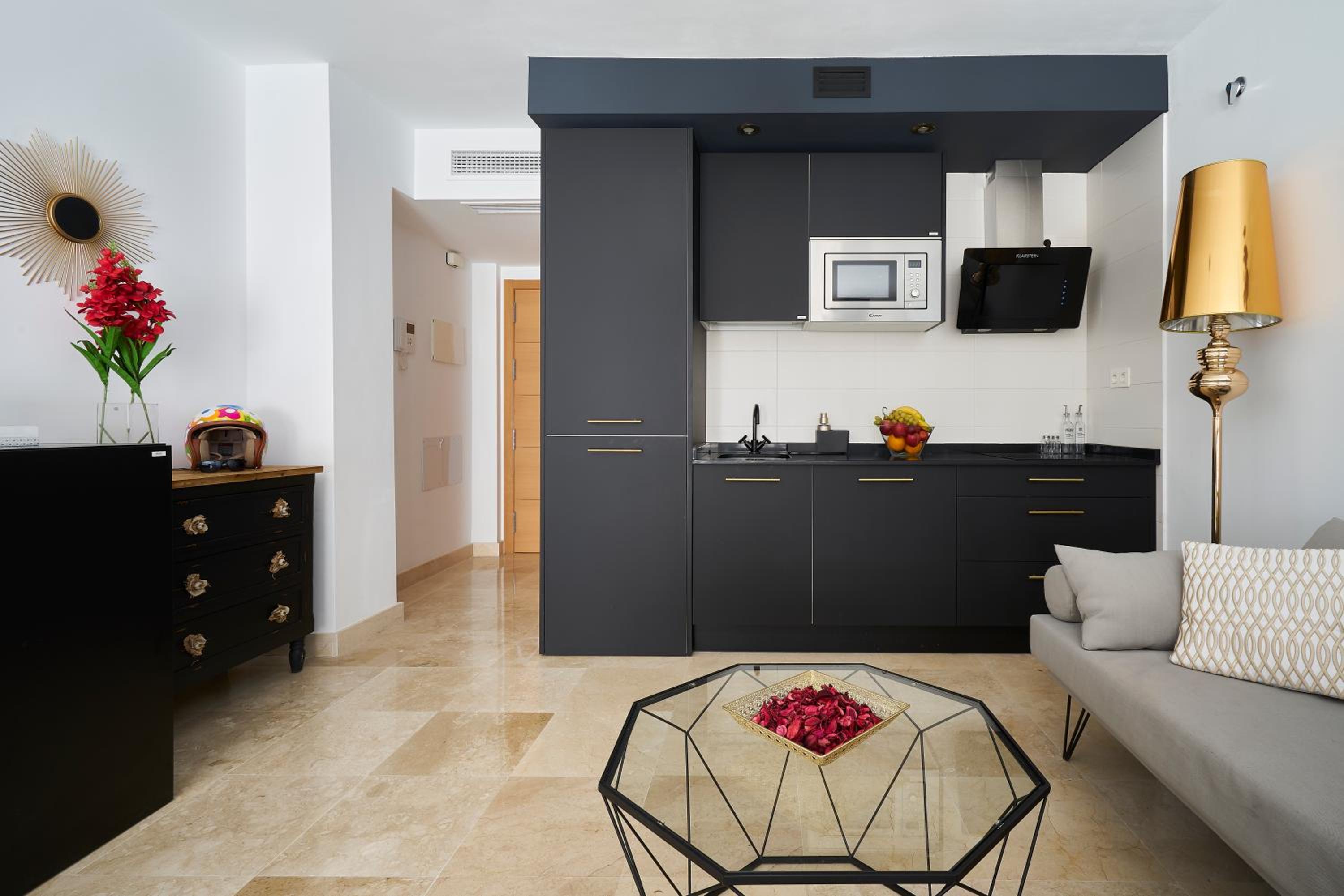Studio Deluxe with Shared Roof Terrace