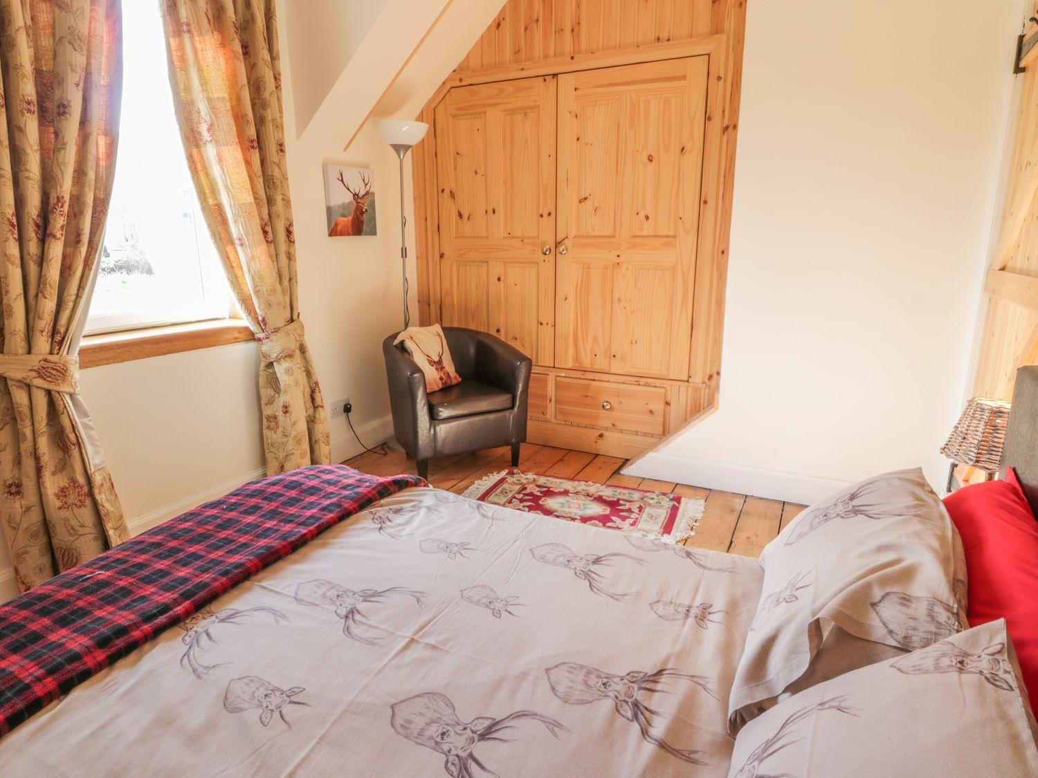 Crinan Canal Cottage No8