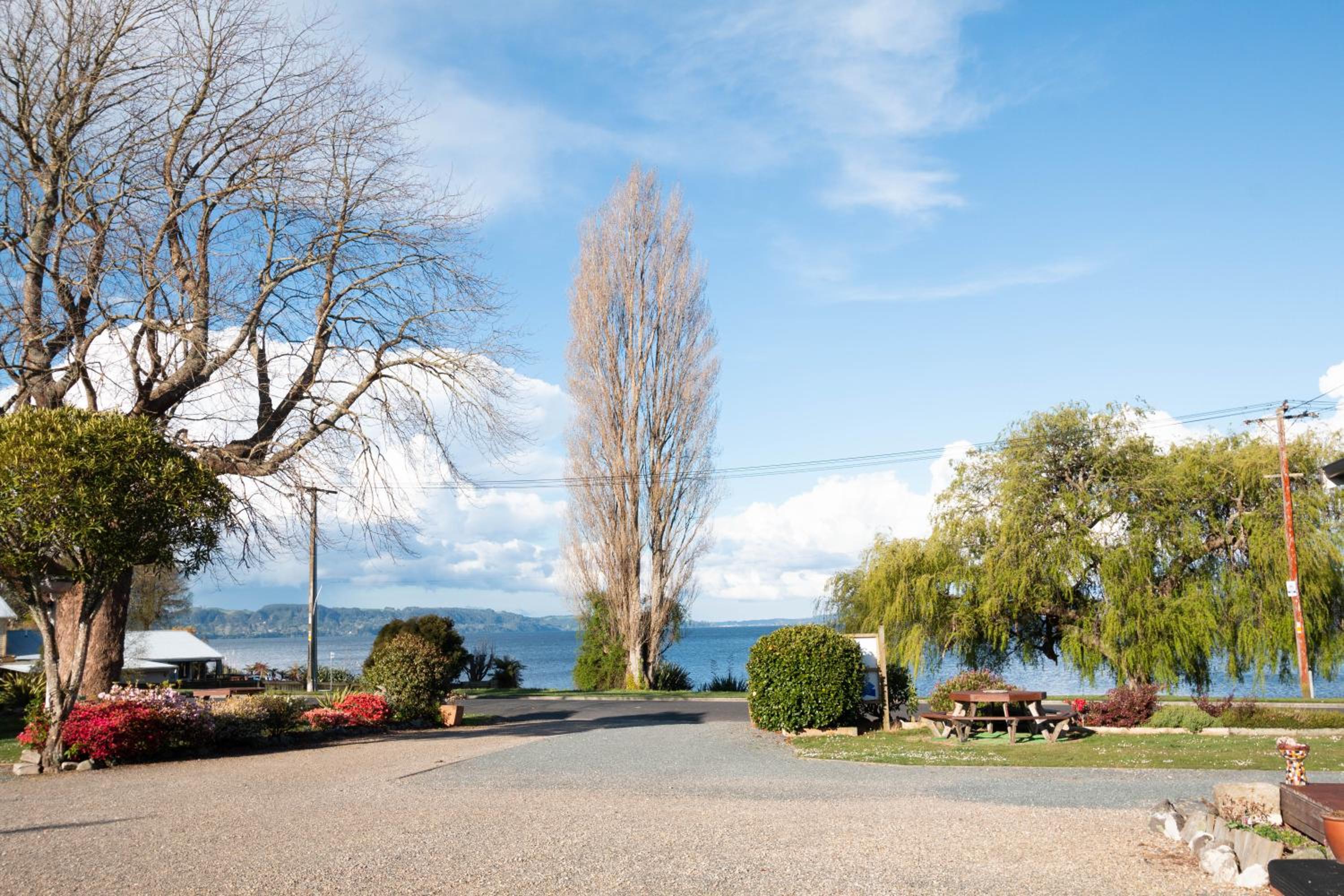 Jack & Di's Waiteti Lakefront Motel