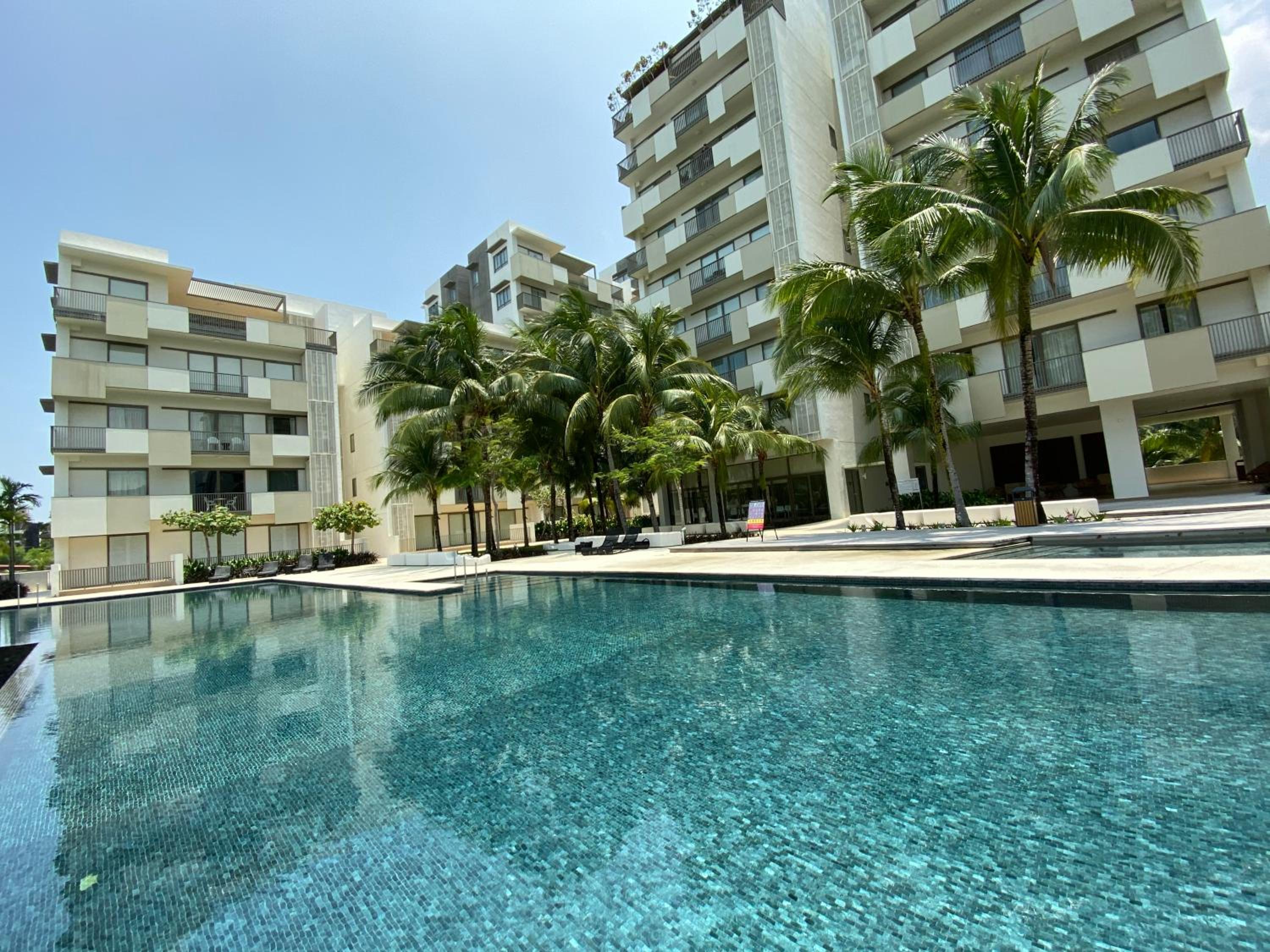 Hotel By The Sea @ Luxury Suites, Batu Ferringhi - Image 1