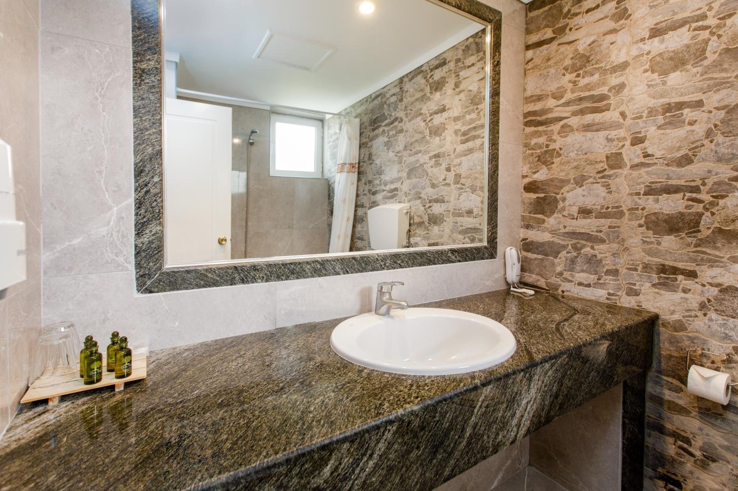 Sovereign Beach Hotel - Property Image 9