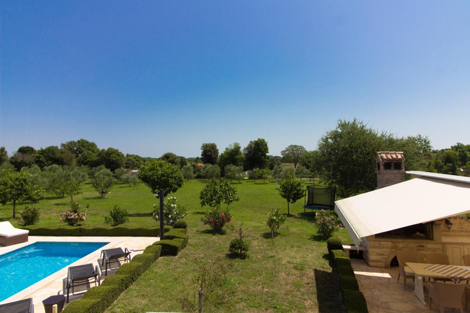 Beautiful villa Divina with large pool, sauna & hydrommassage near Pula, high level of privacy view 3