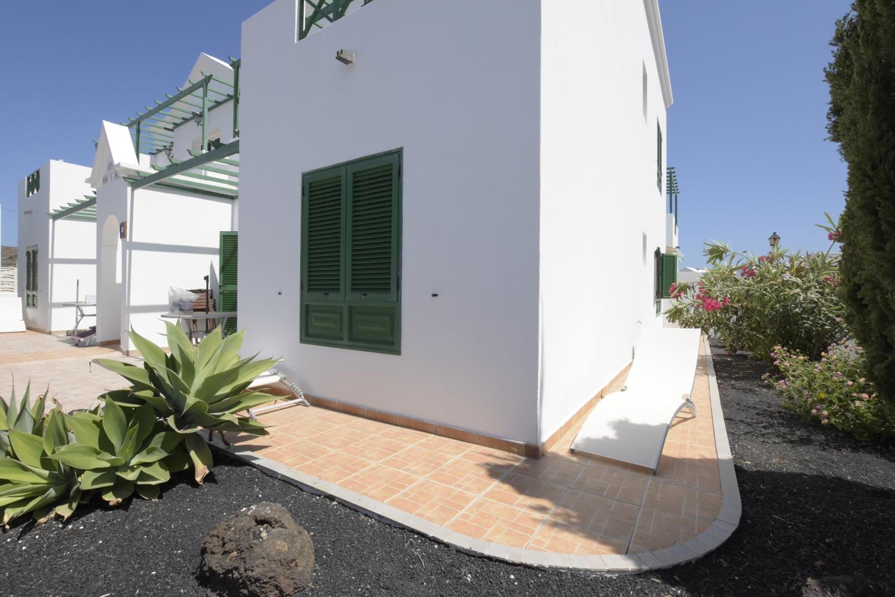 MarySol 1 Apartment with terrace close to the sea view 2