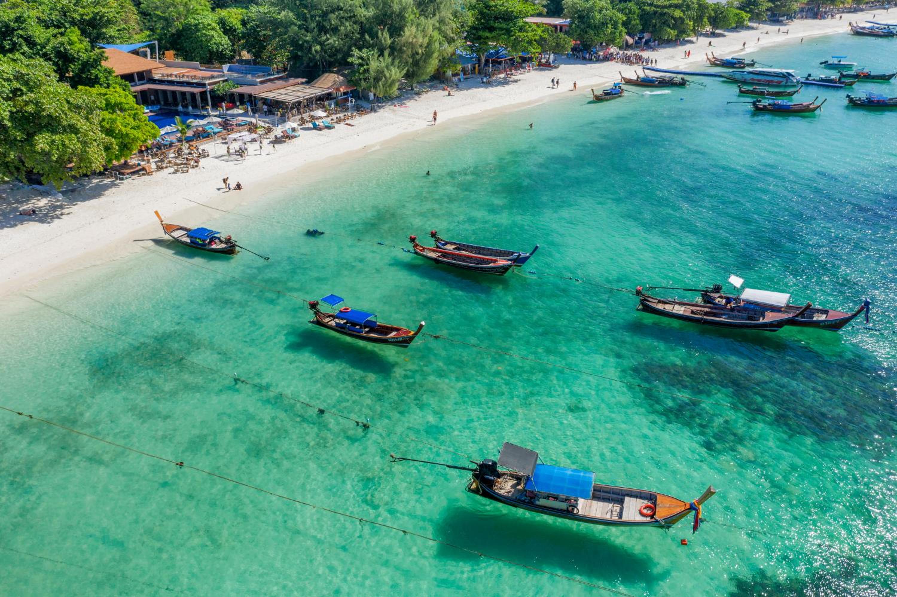 AKIRA Lipe Resort