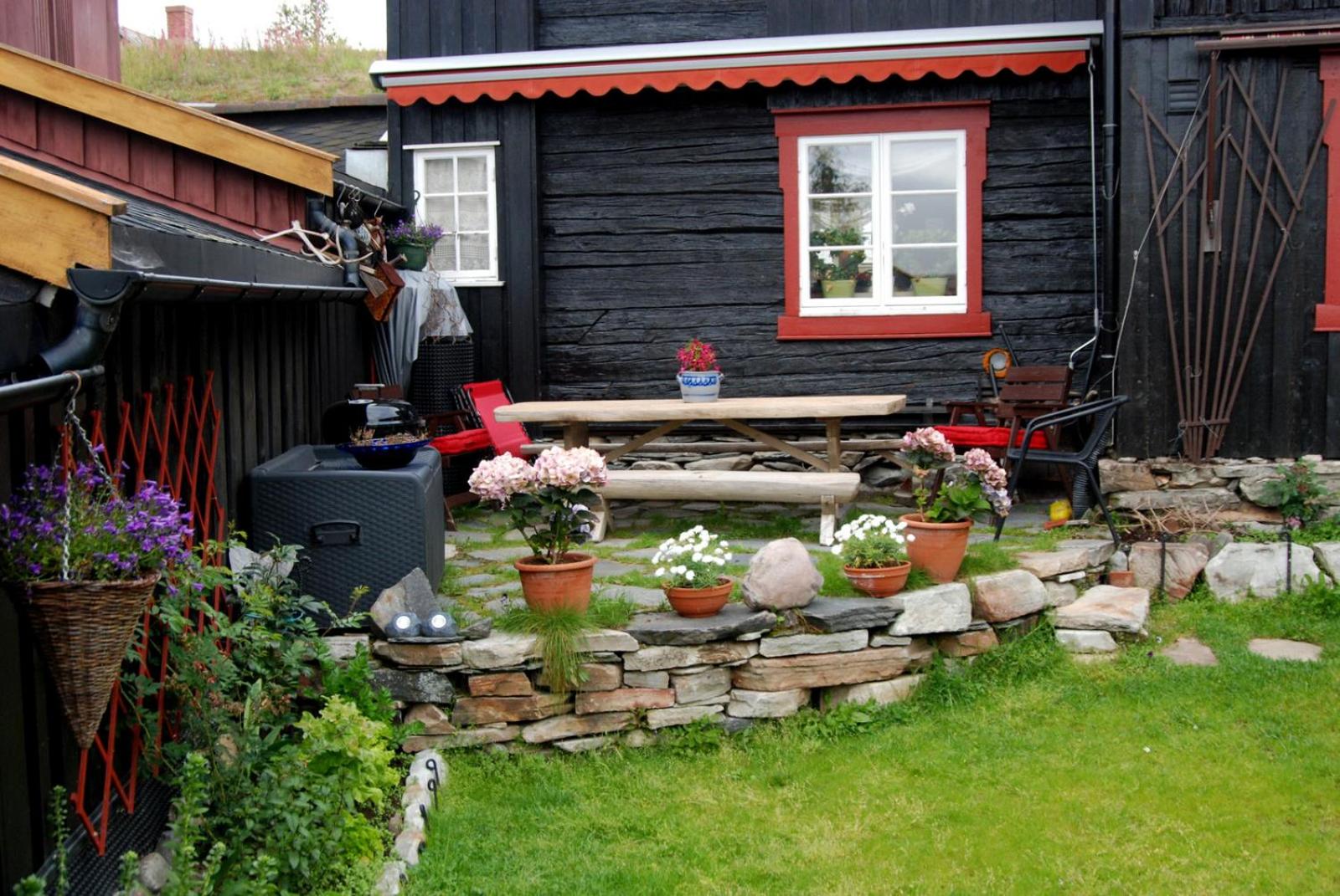 Regnbuegården