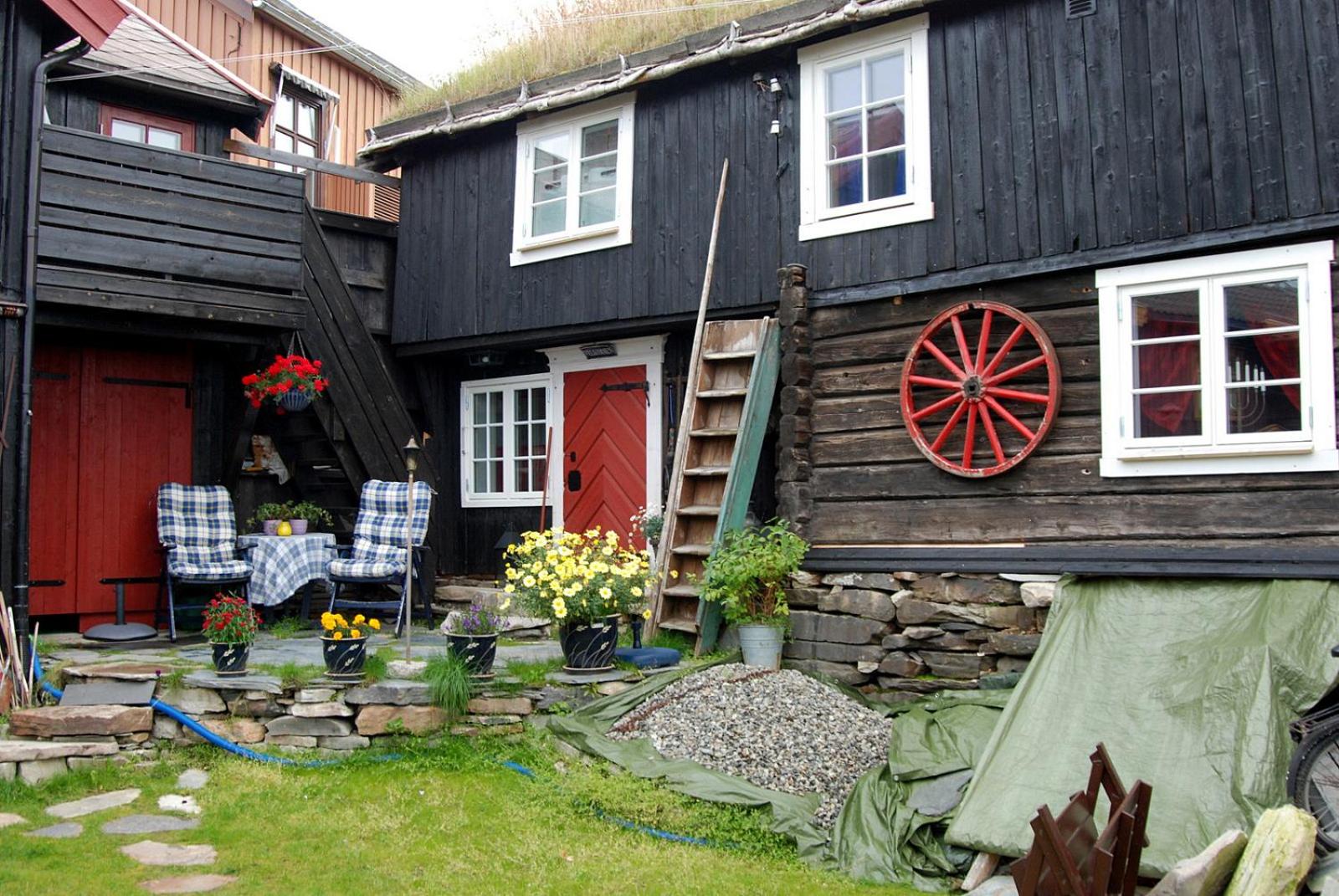 Regnbuegården