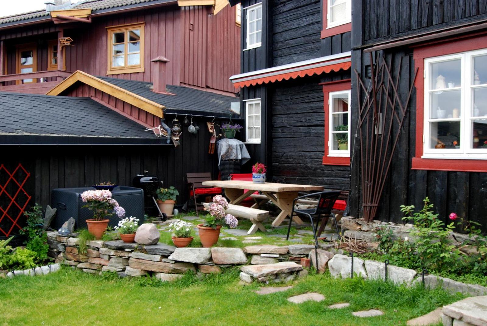 Regnbuegården