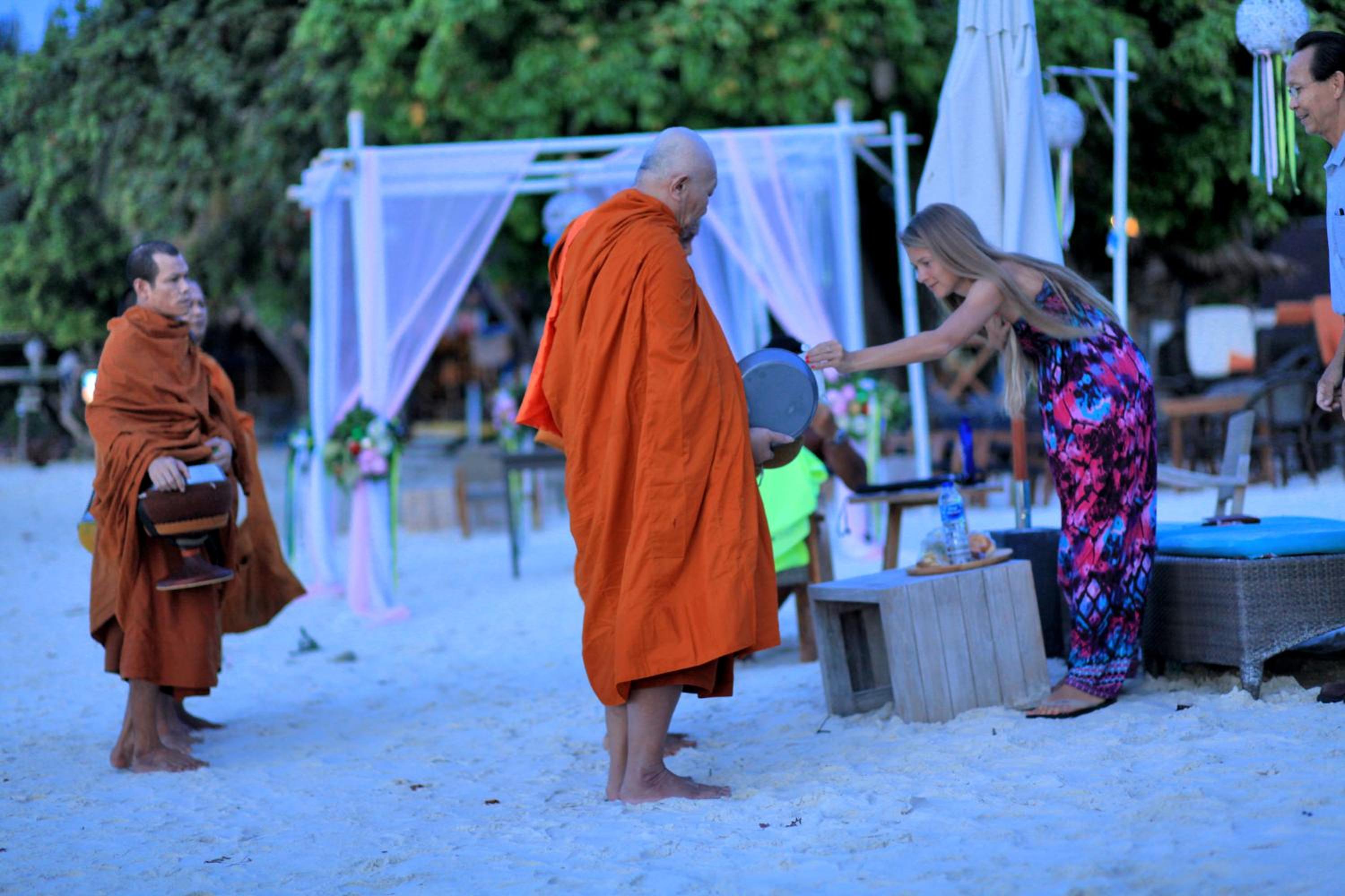 AKIRA Lipe Resort