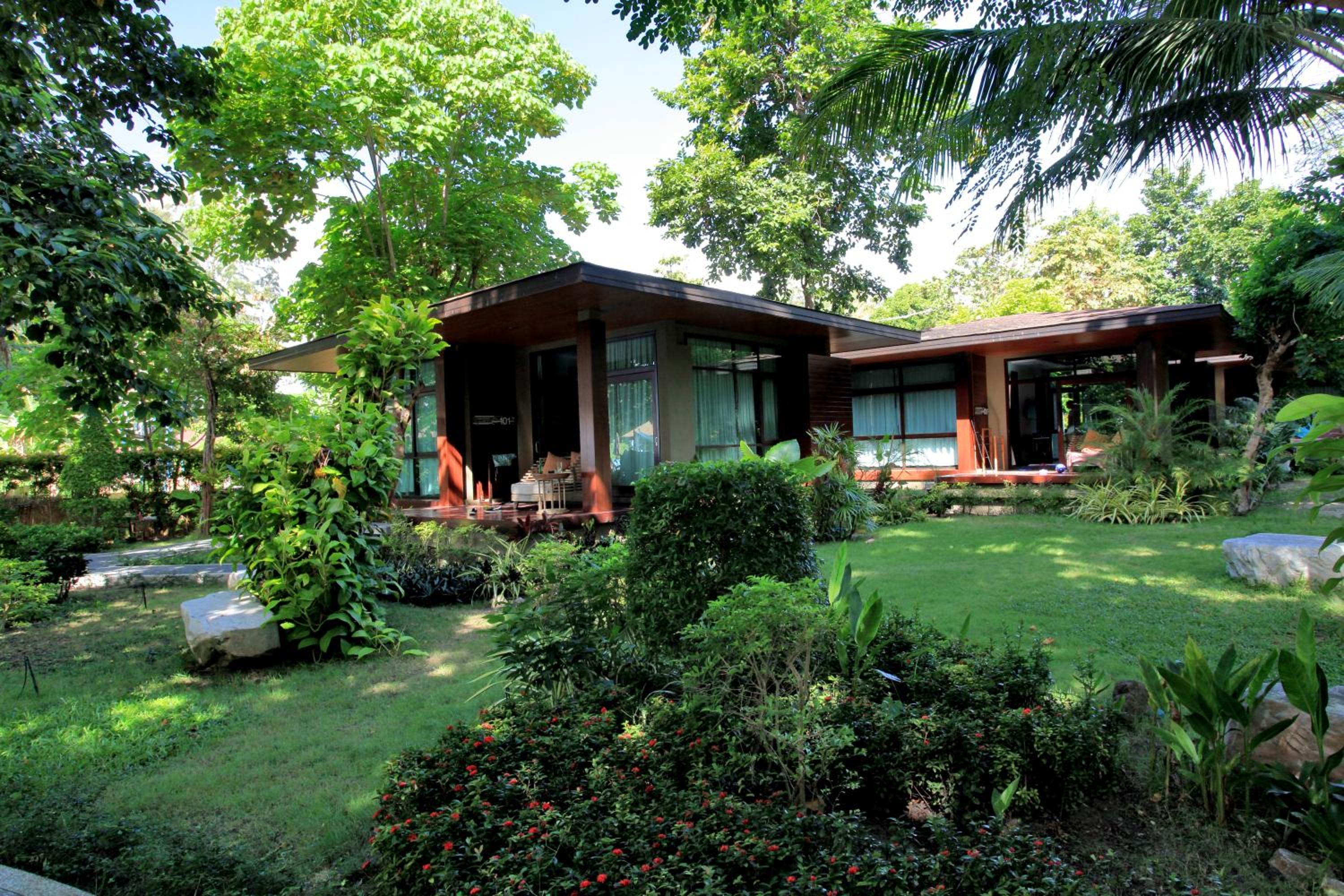 AKIRA Lipe Resort
