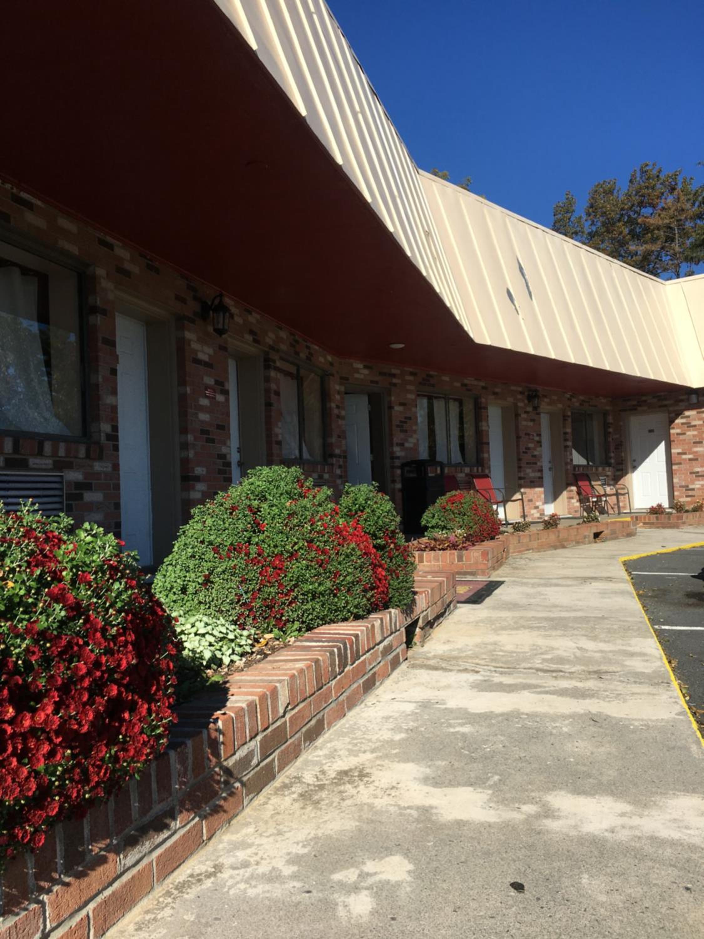 Winchester Vacations - ANS INN SUITES - Property Image 3