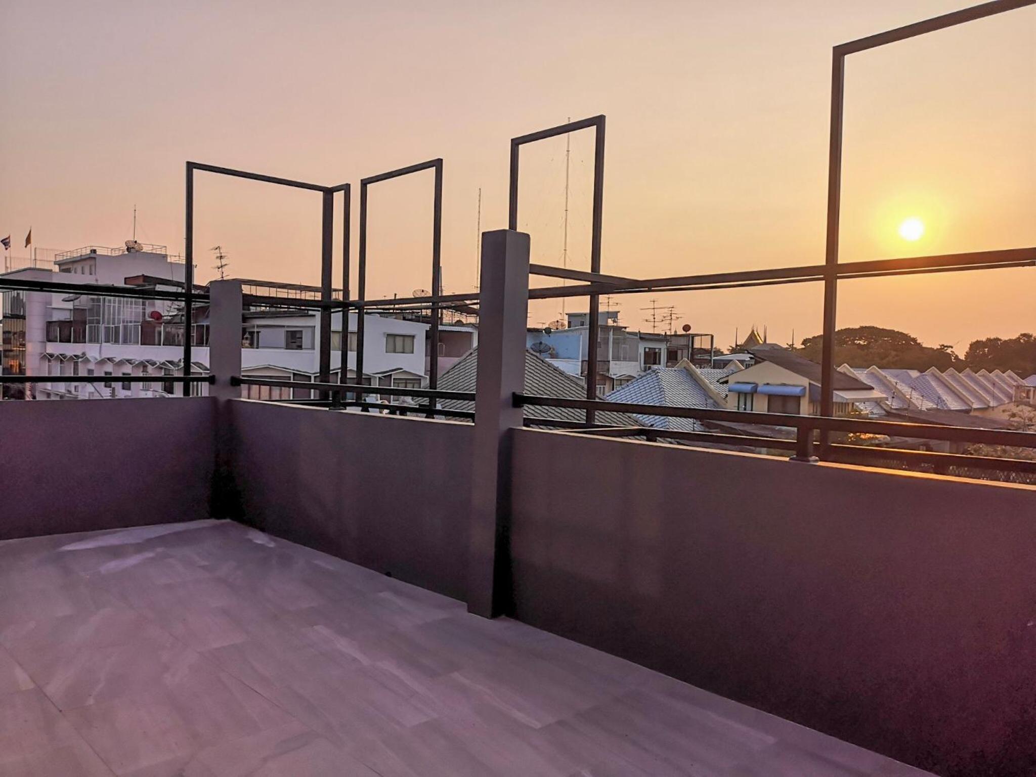 YAKTHAI POSHTEL