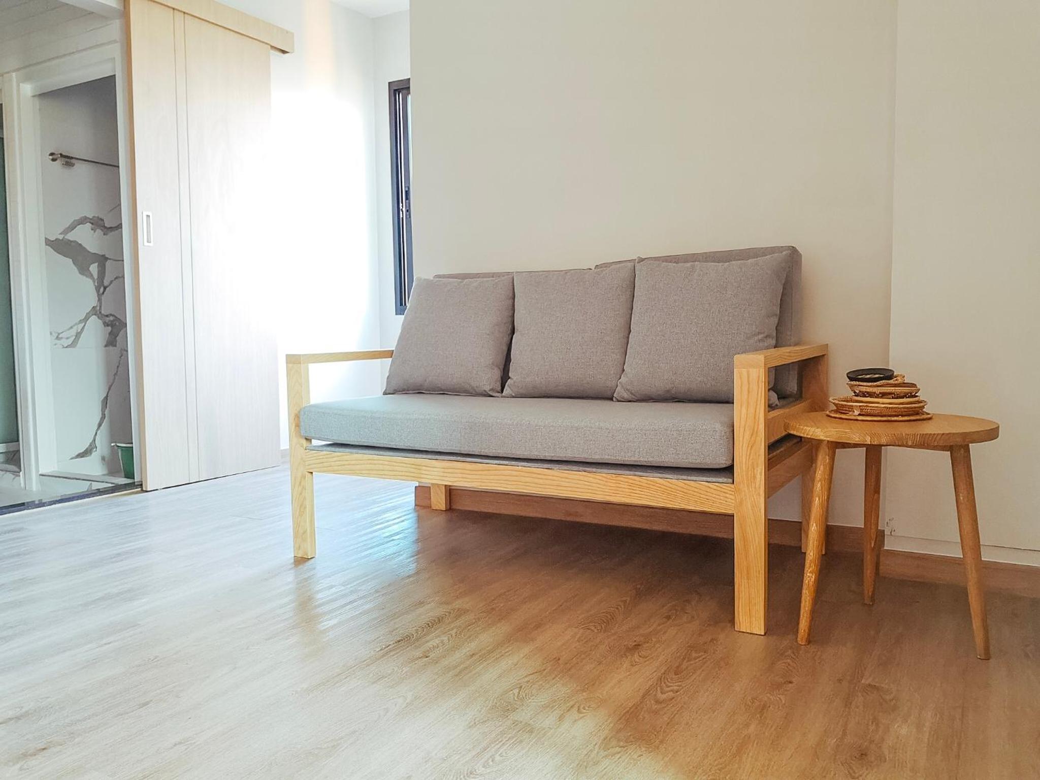 YAKTHAI POSHTEL