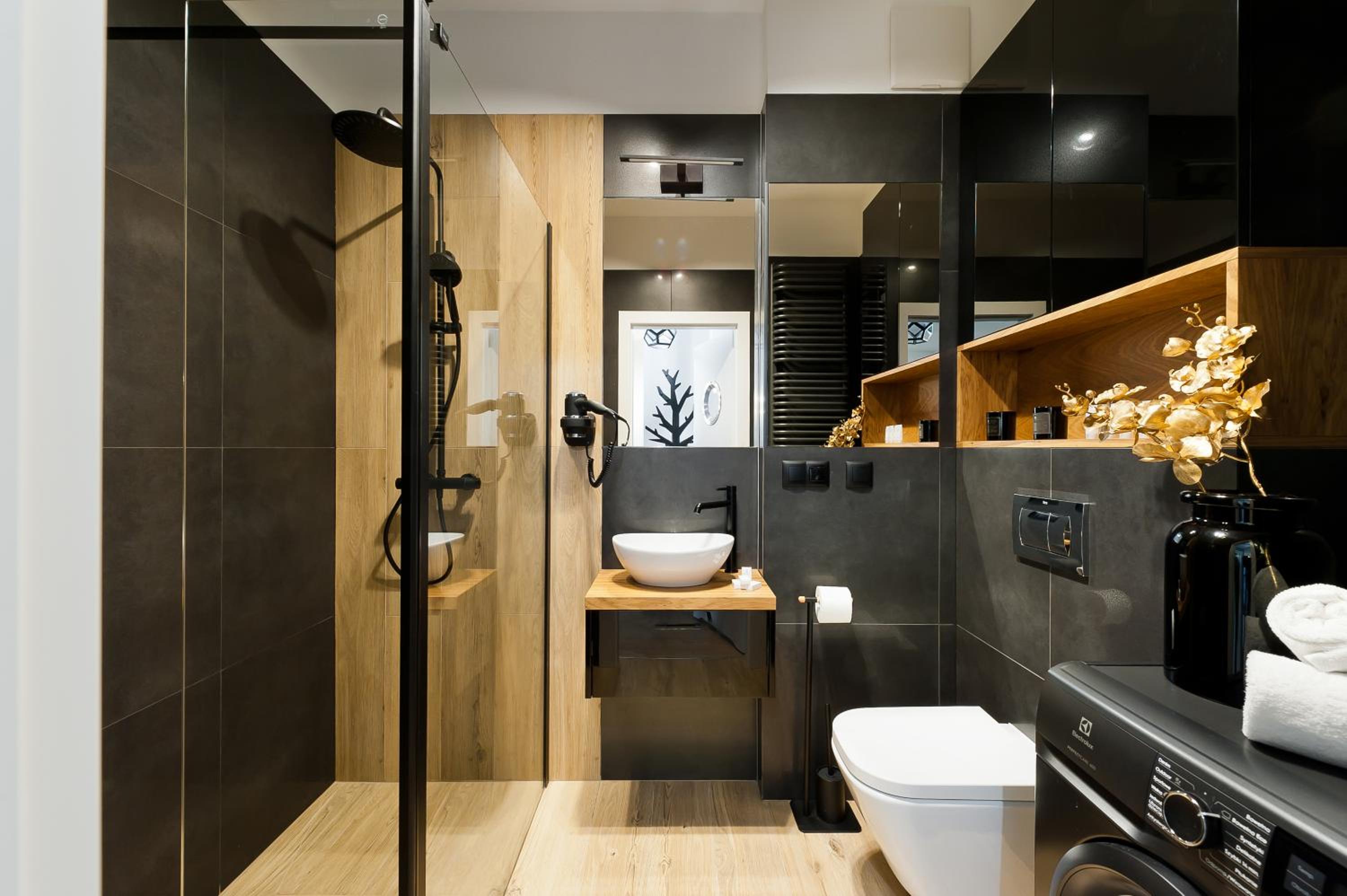 Bed&Bath Luxury Apartments view 2