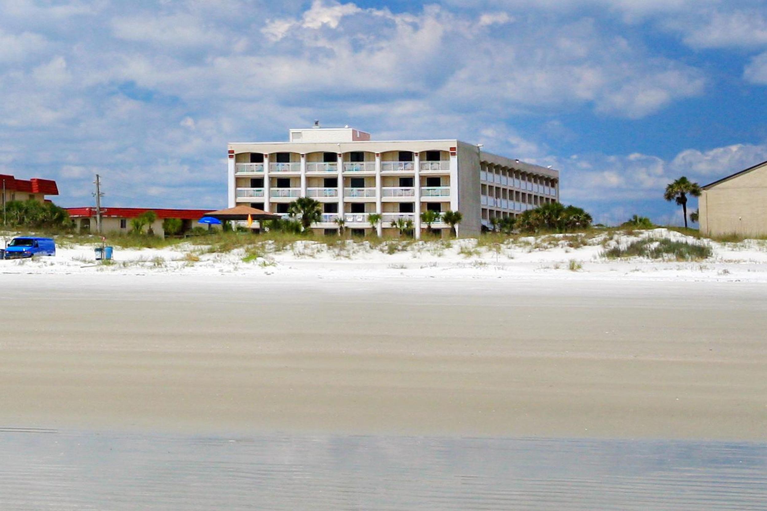 Hotel Guy Harvey Resort on Saint Augustine Beach - Image 1