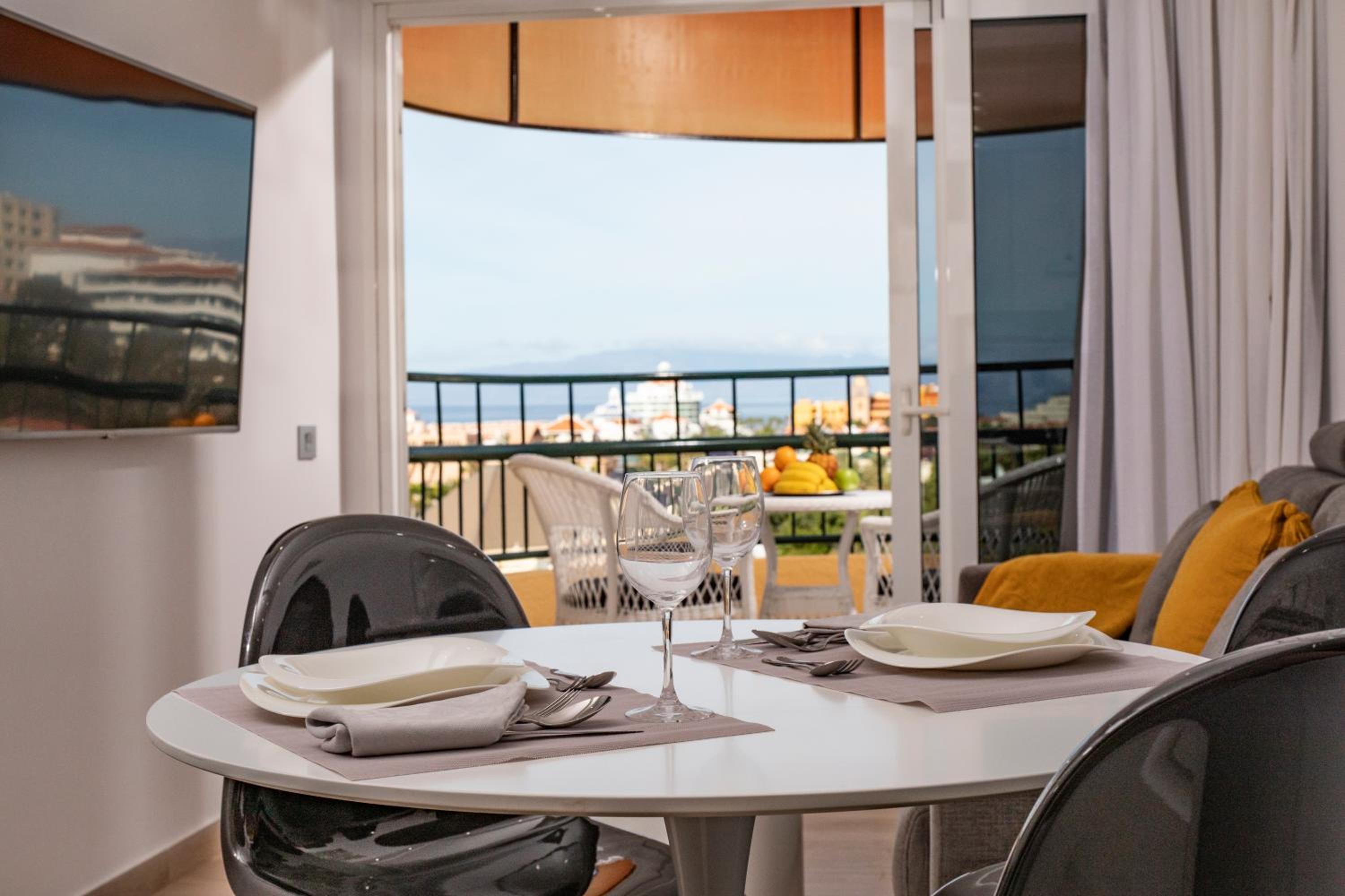 Luxury Apartment Boutique in Torres del Sol view 3