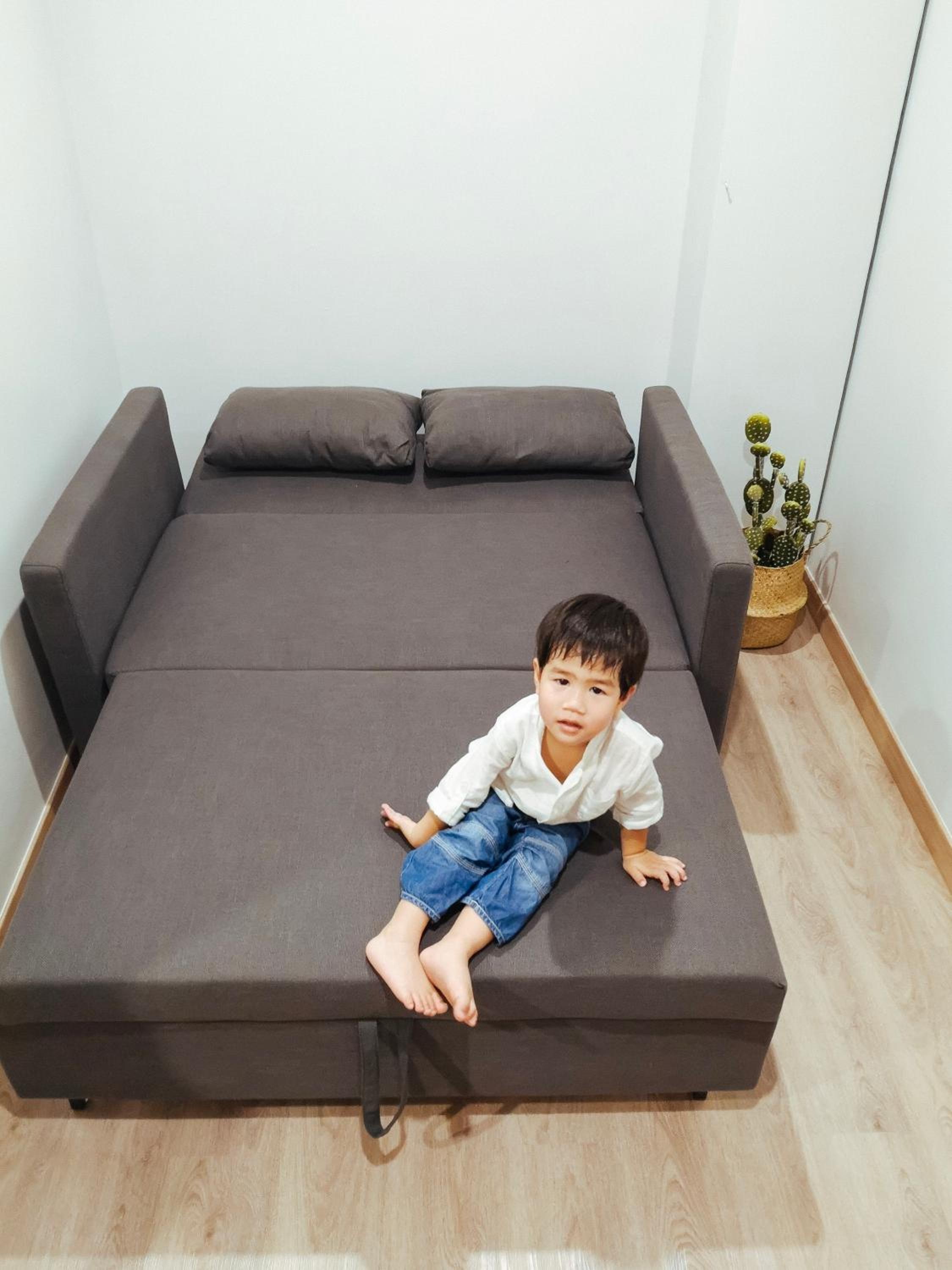 YAKTHAI POSHTEL