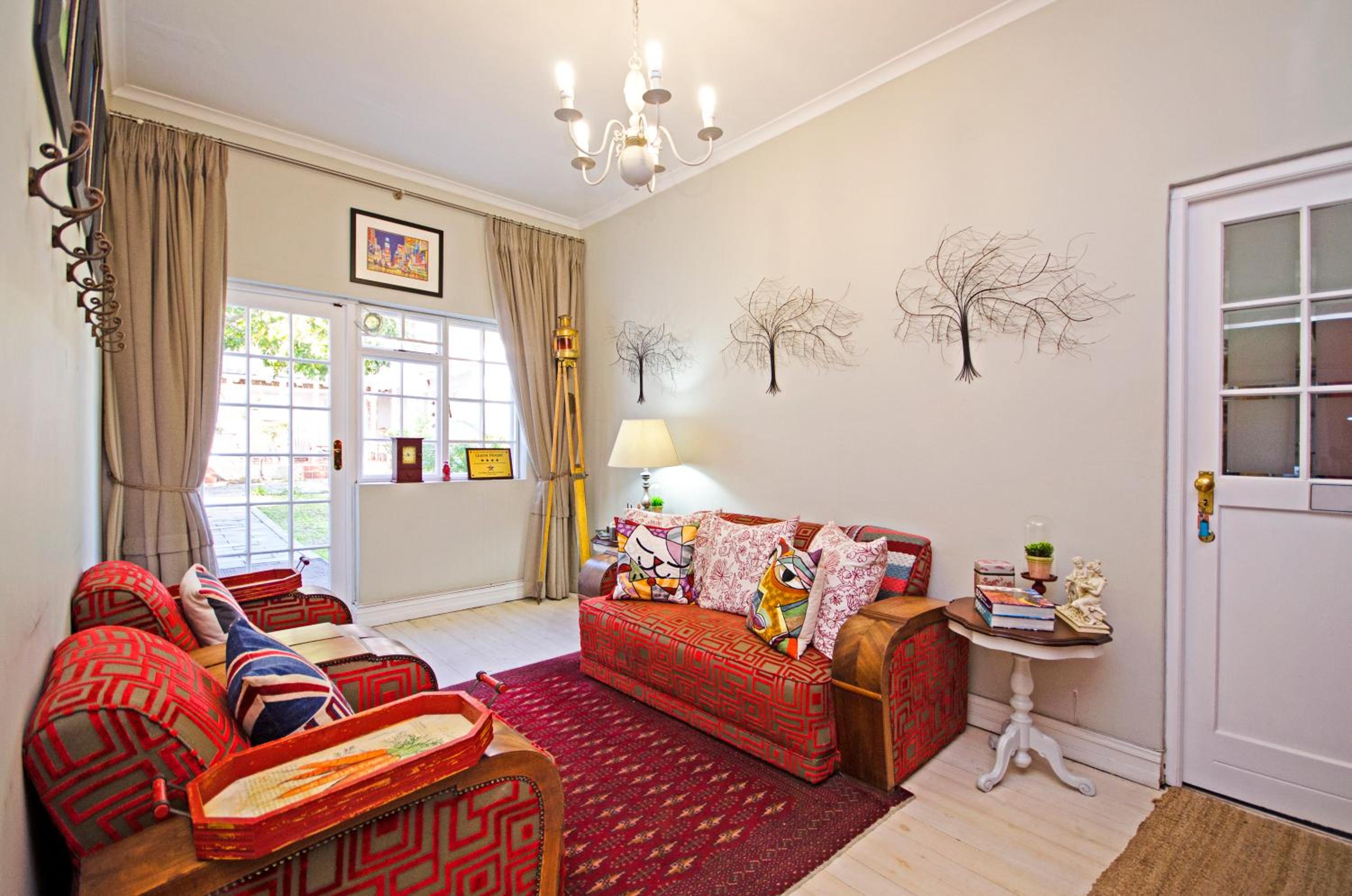 Lodge on Main Guest House and Conference Centre