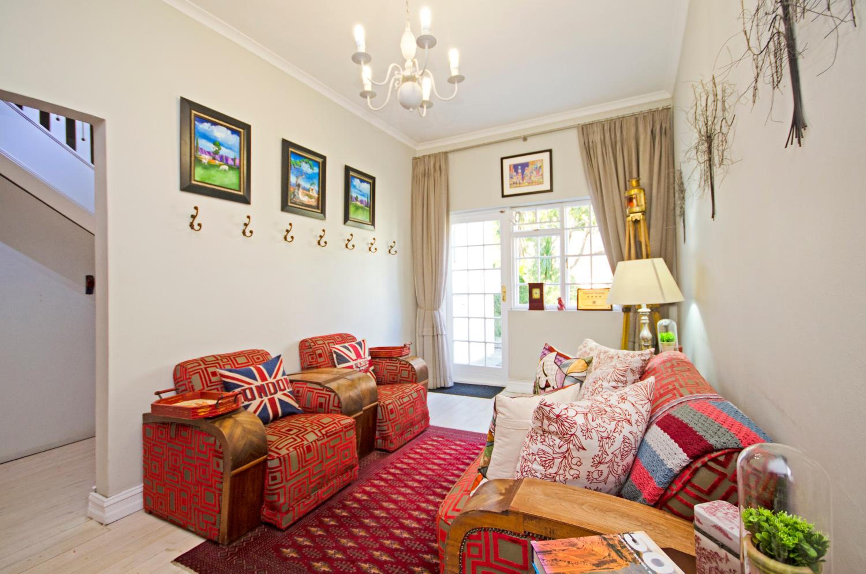 Lodge on Main Guest House and Conference Centre