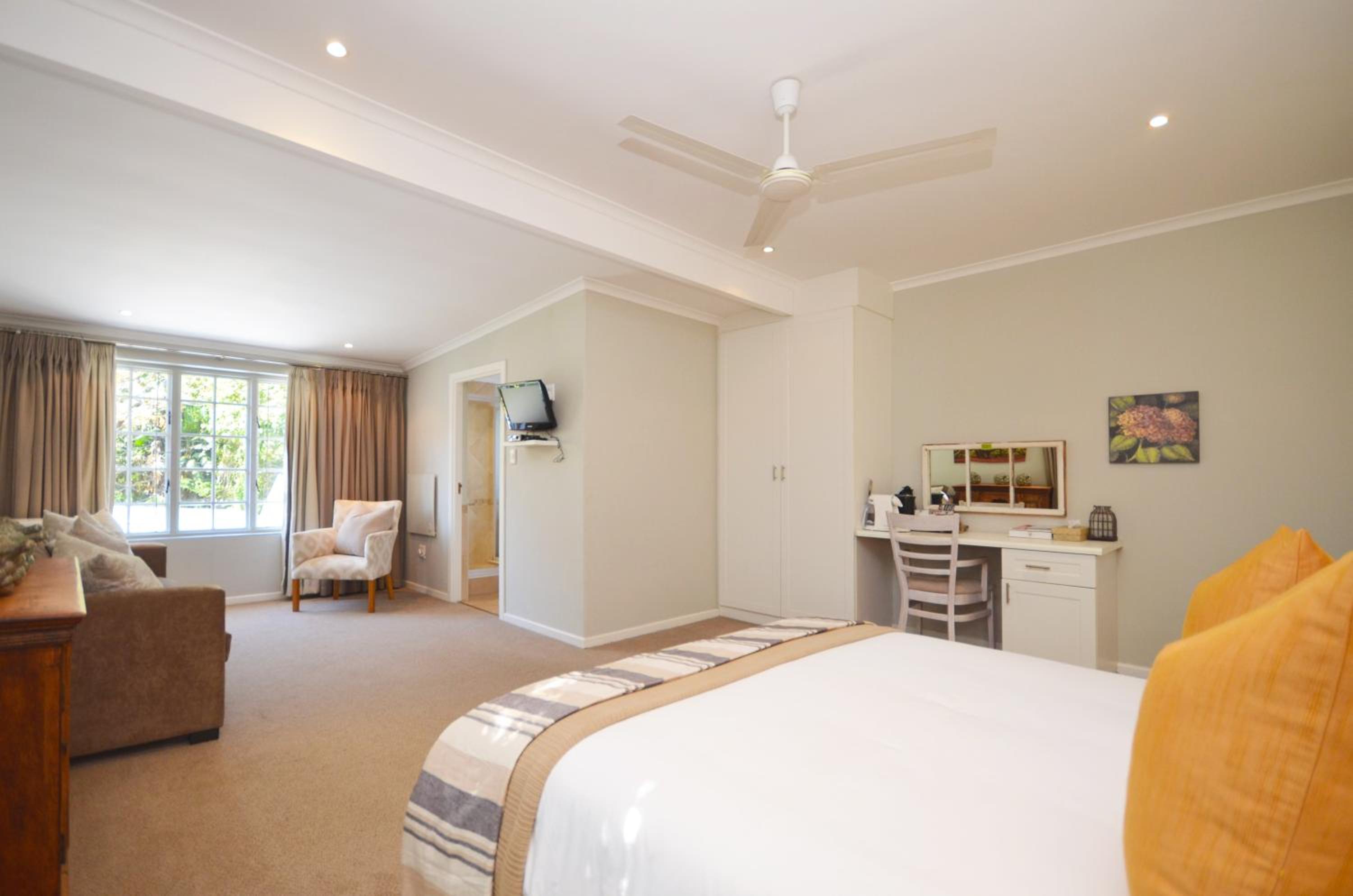 Lodge on Main Guest House and Conference Centre