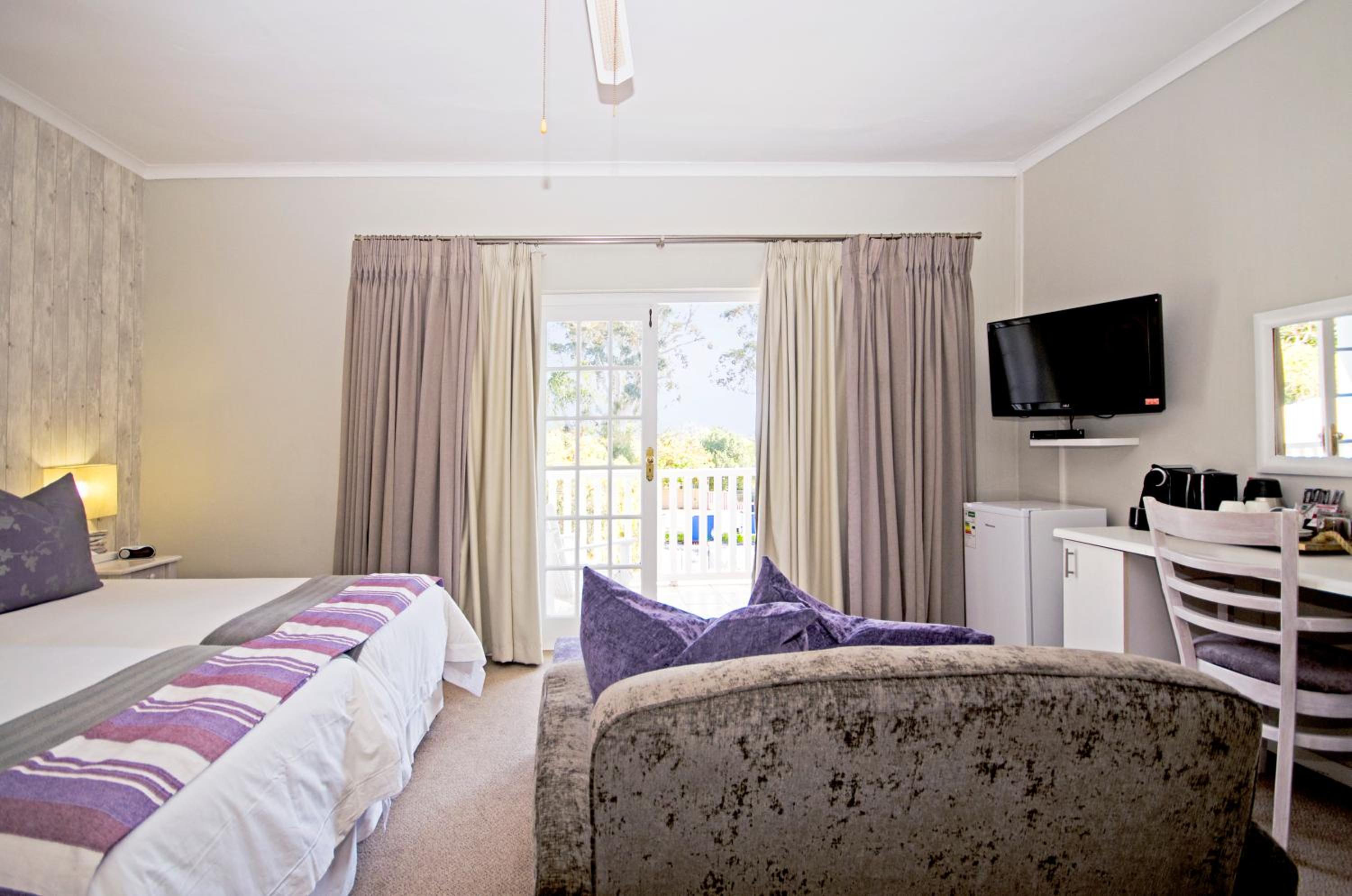 Lodge on Main Guest House and Conference Centre