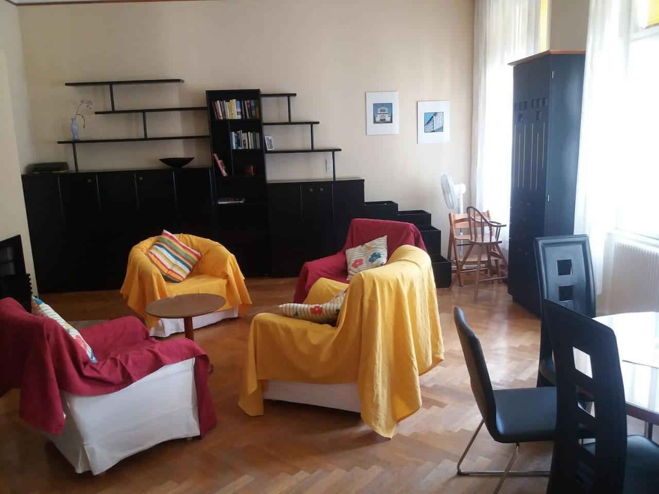 Geräumige zentrumsnahe Altbauwohnung