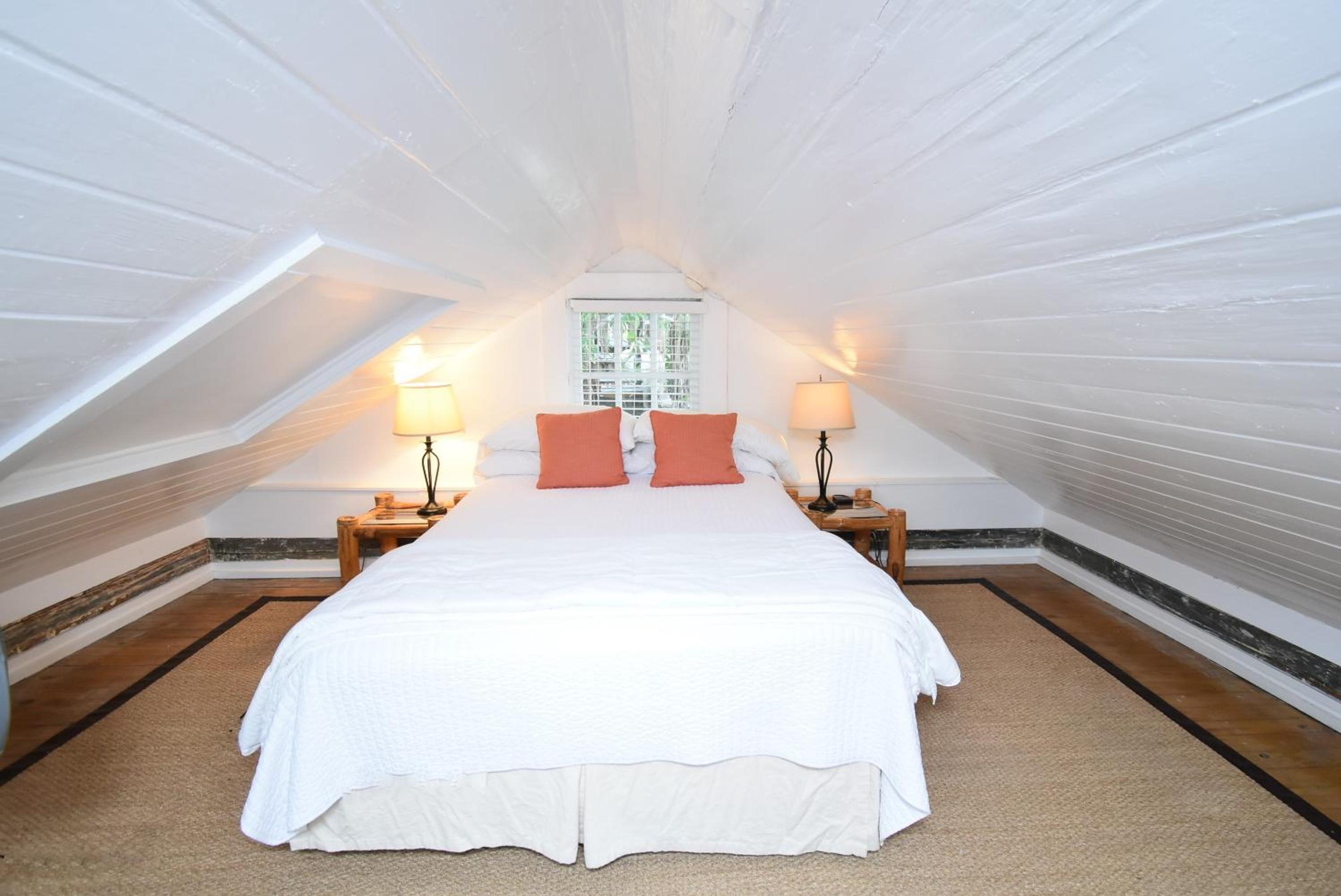 Simonton Court Historic Inn & Cottages view 5