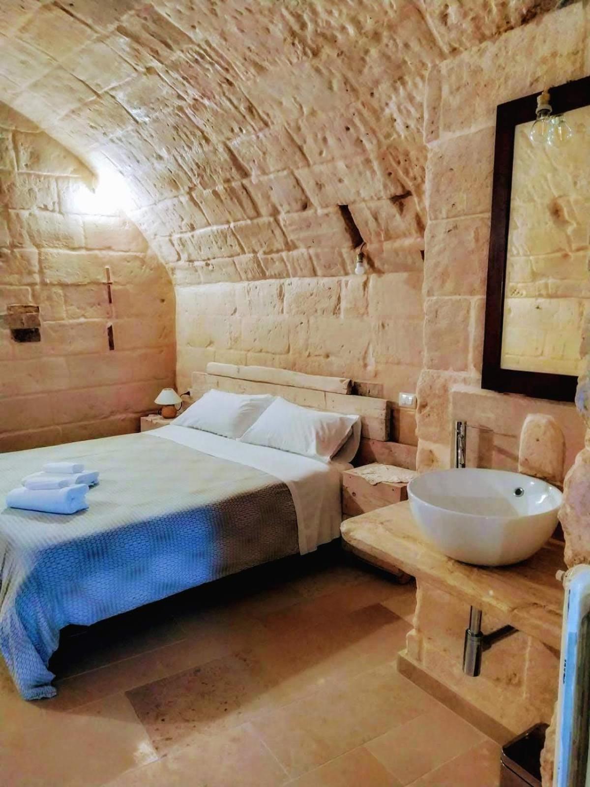 Cave Rooms Sassi view 3