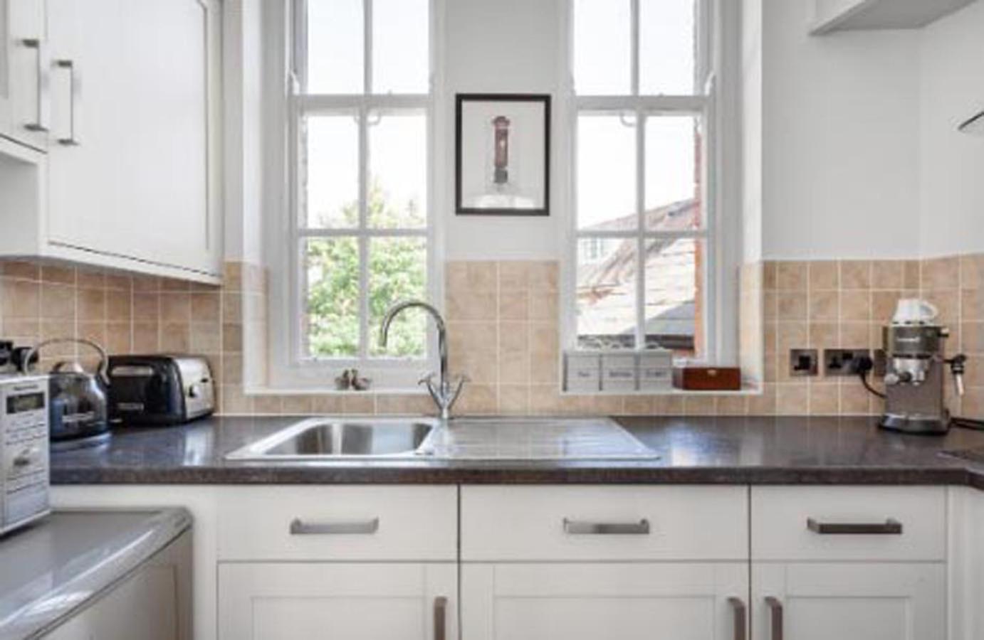 Warwick Post Office Apartment view 5