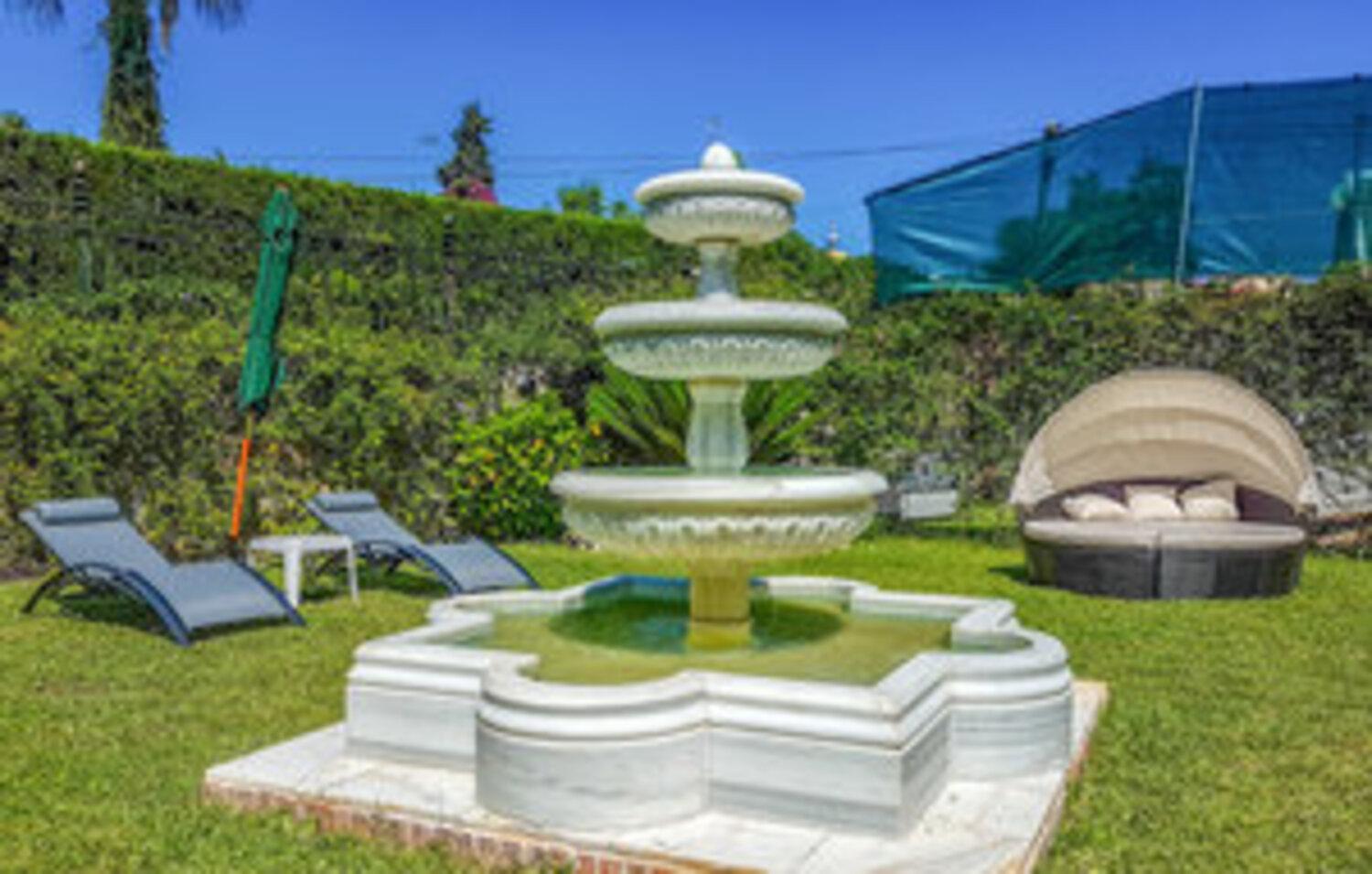 VILLA WITH PRIVATE POOL,NEAR THE BEACH , BBQ, WiFi