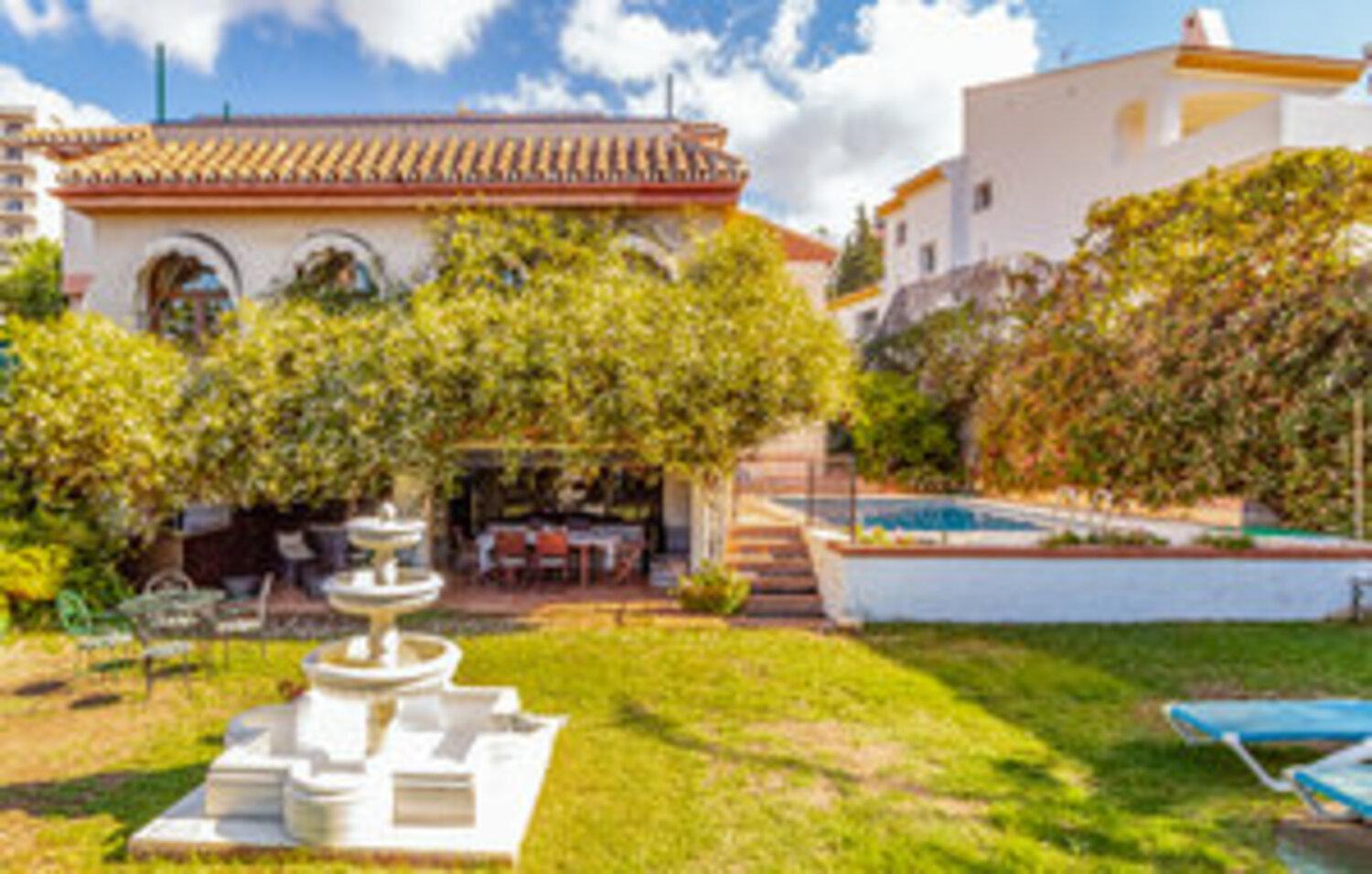 VILLA WITH PRIVATE POOL,NEAR THE BEACH , BBQ, WiFi