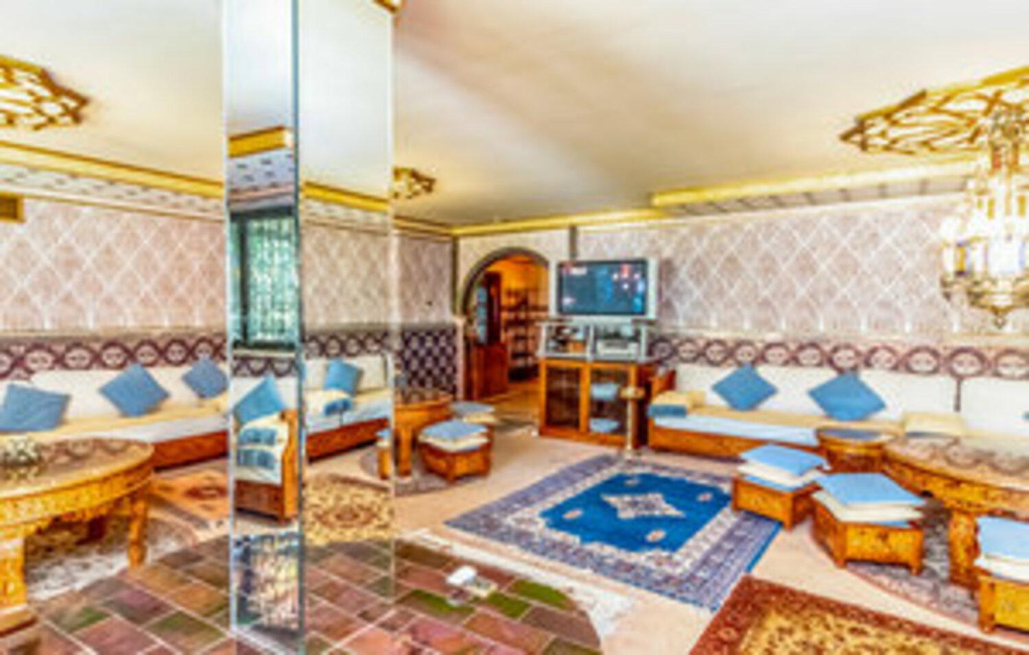VILLA WITH PRIVATE POOL,NEAR THE BEACH , BBQ, WiFi