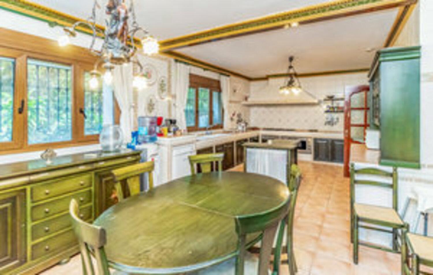 VILLA WITH PRIVATE POOL,NEAR THE BEACH , BBQ, WiFi