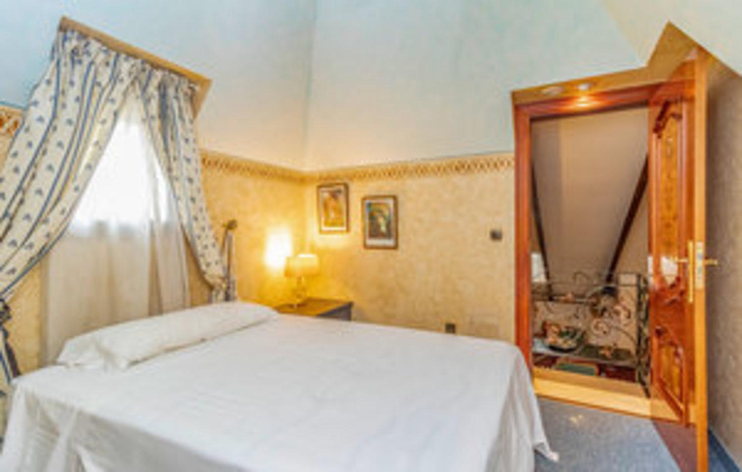 VILLA WITH PRIVATE POOL,NEAR THE BEACH , BBQ, WiFi