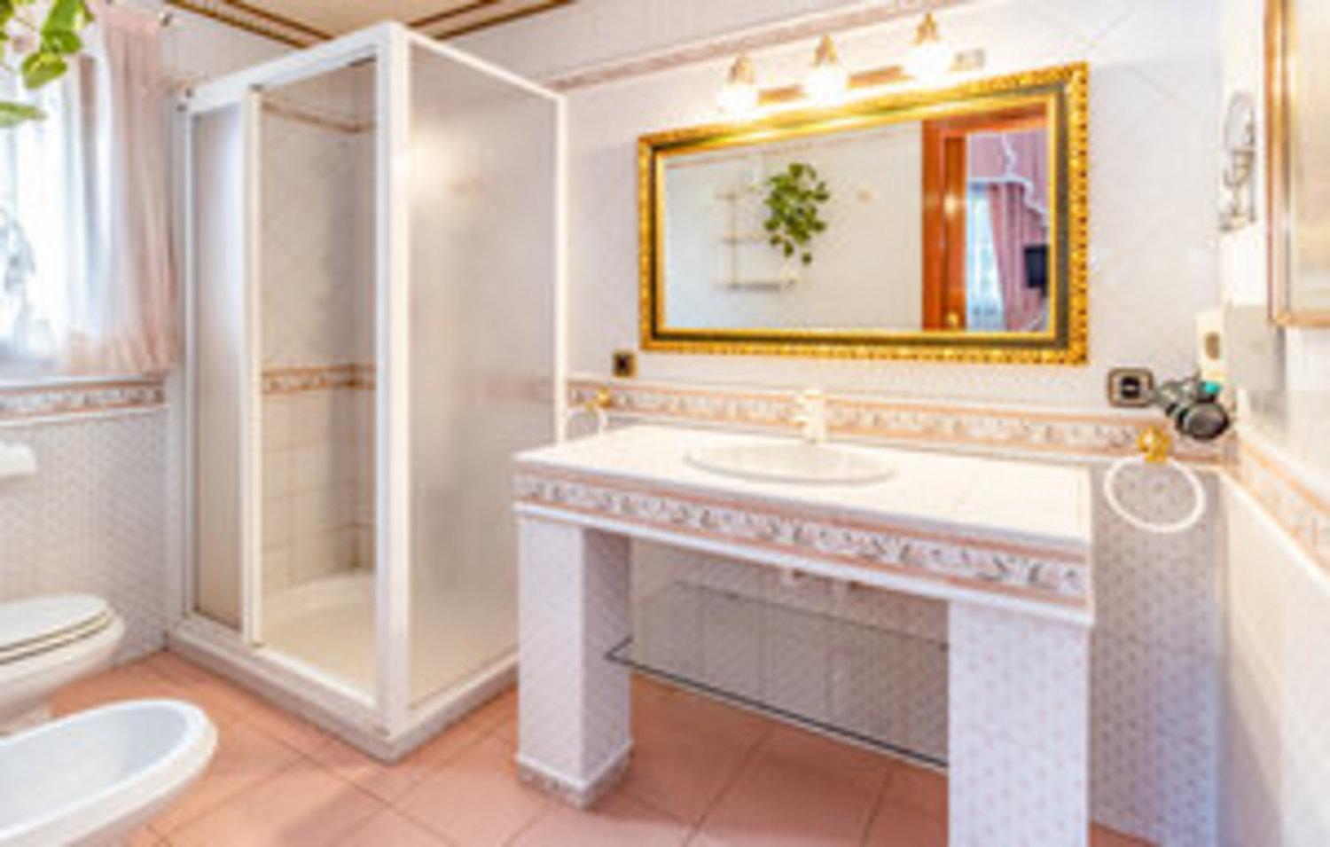 VILLA WITH PRIVATE POOL,NEAR THE BEACH , BBQ, WiFi