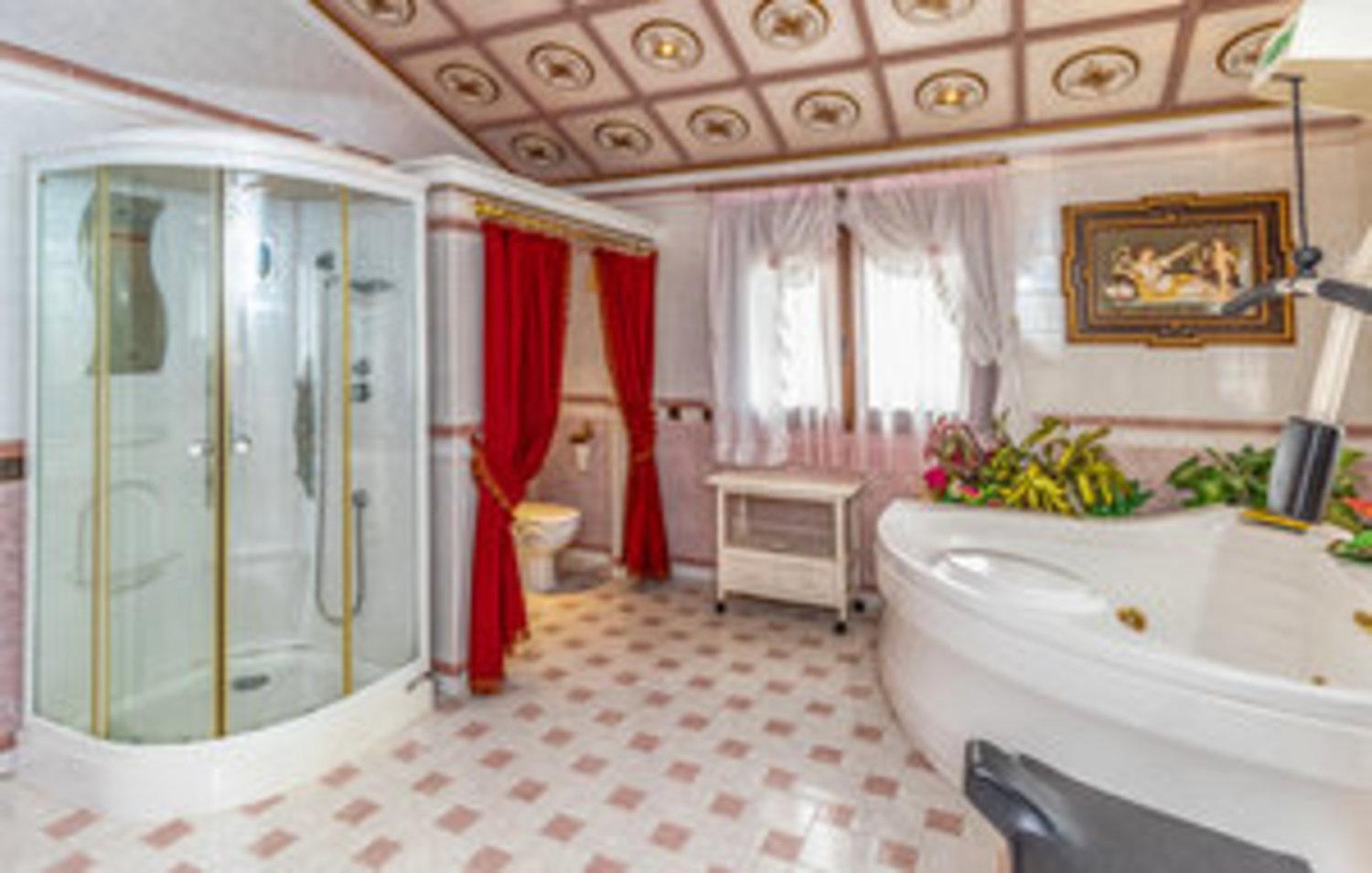 VILLA WITH PRIVATE POOL,NEAR THE BEACH , BBQ, WiFi