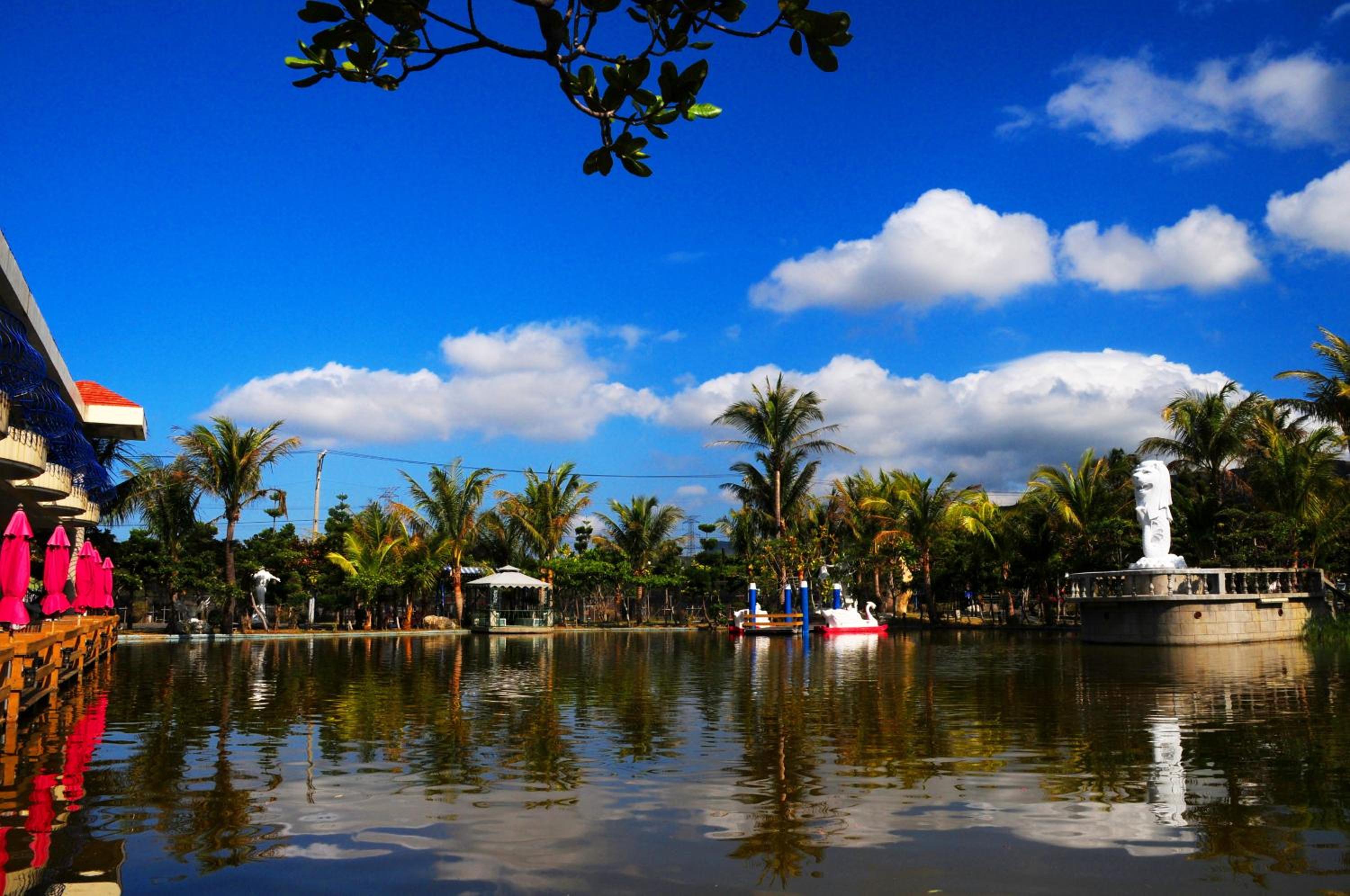 Swan Lake Villa Resort