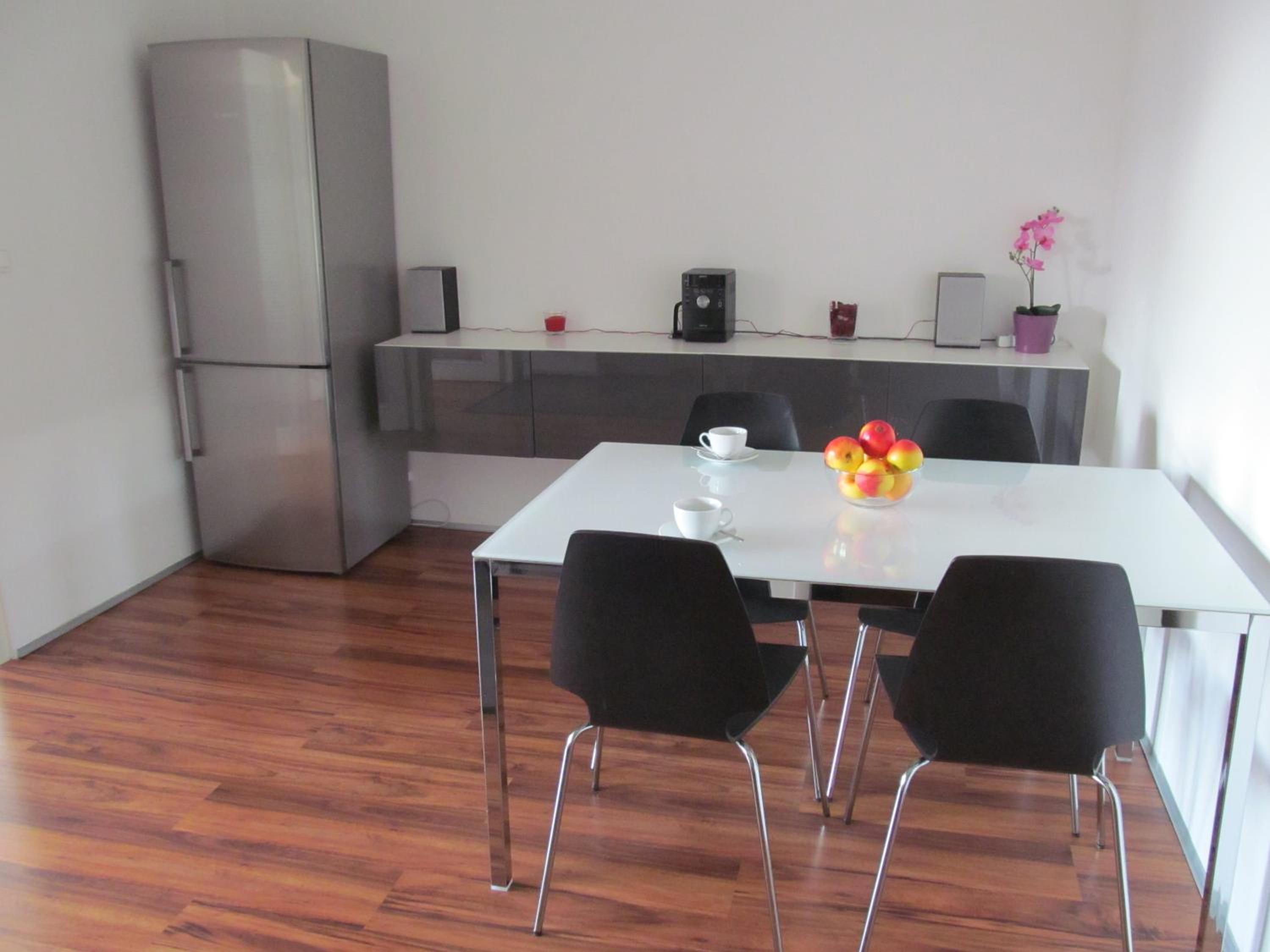 Golden Family Apartments