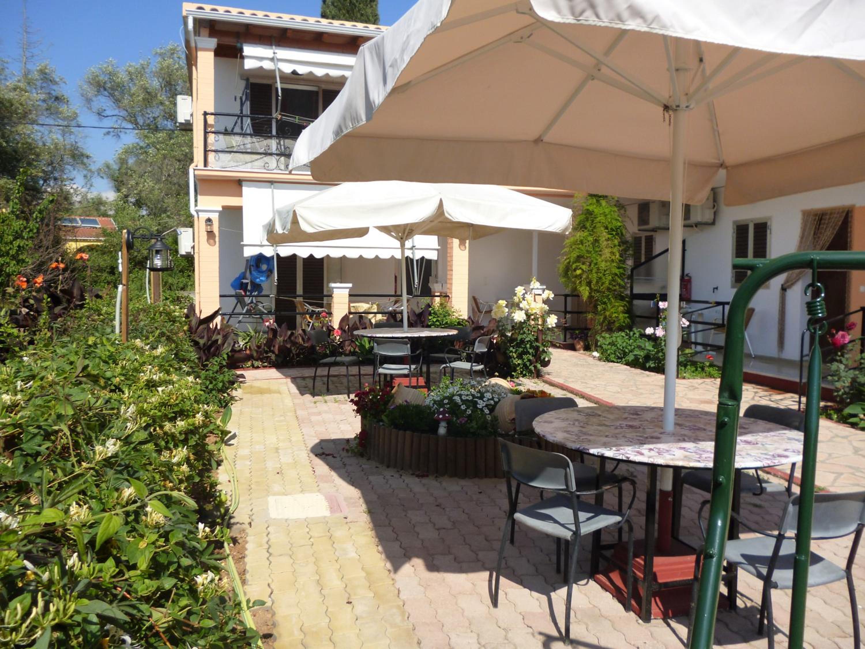 Kostas Apartments & studios
