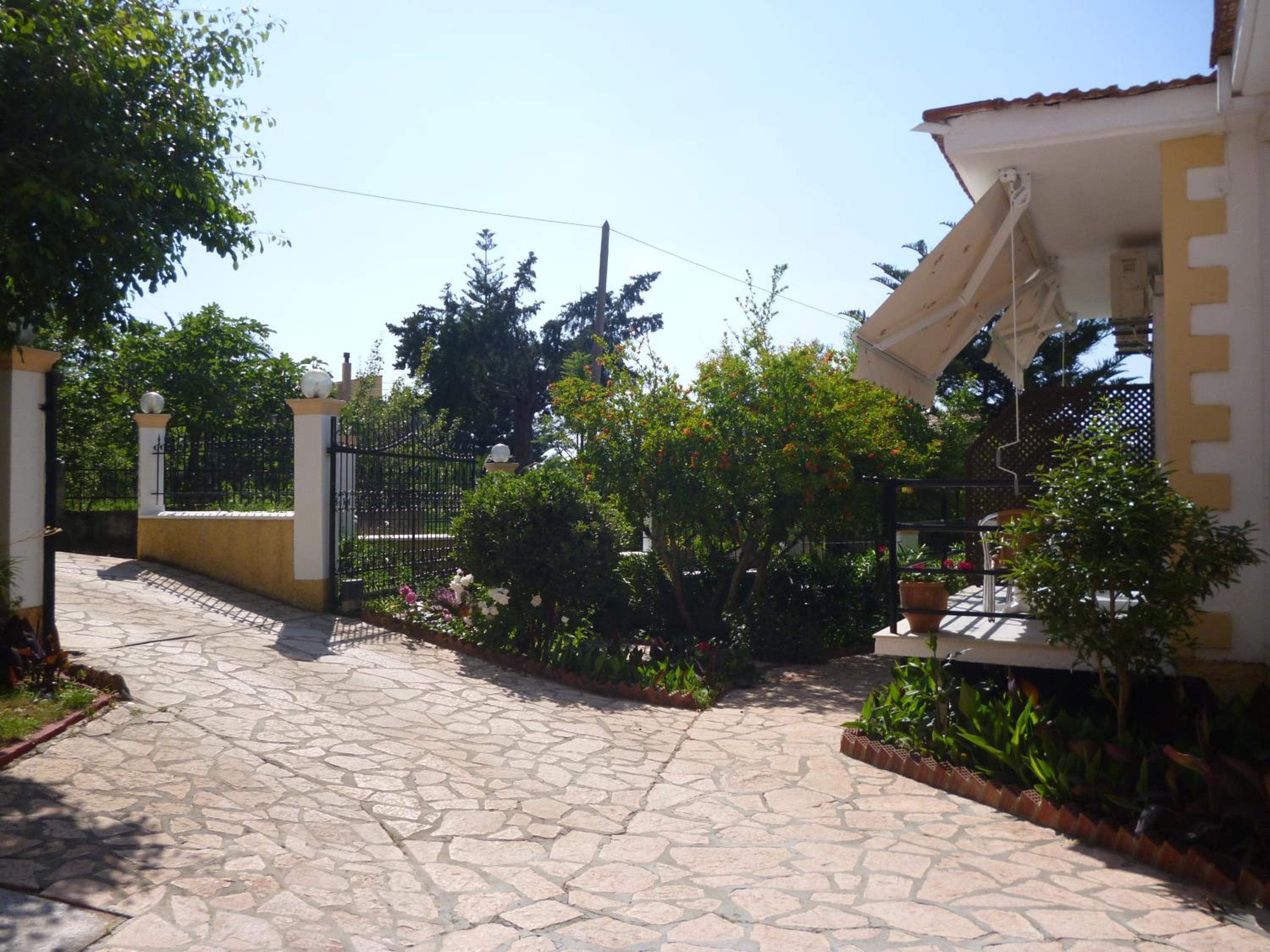 Kostas Apartments & studios