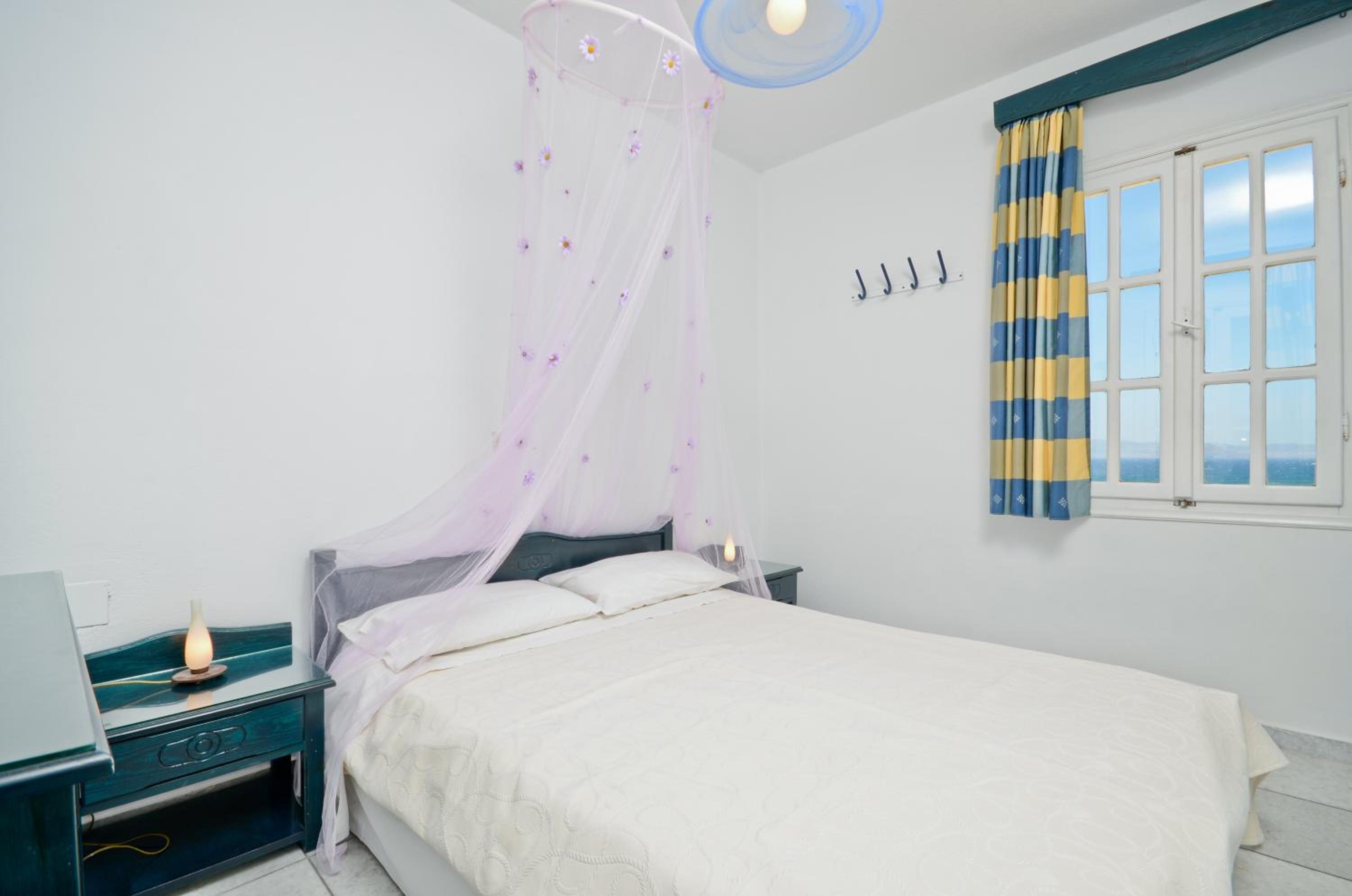 Ydreos Studios & Apartments