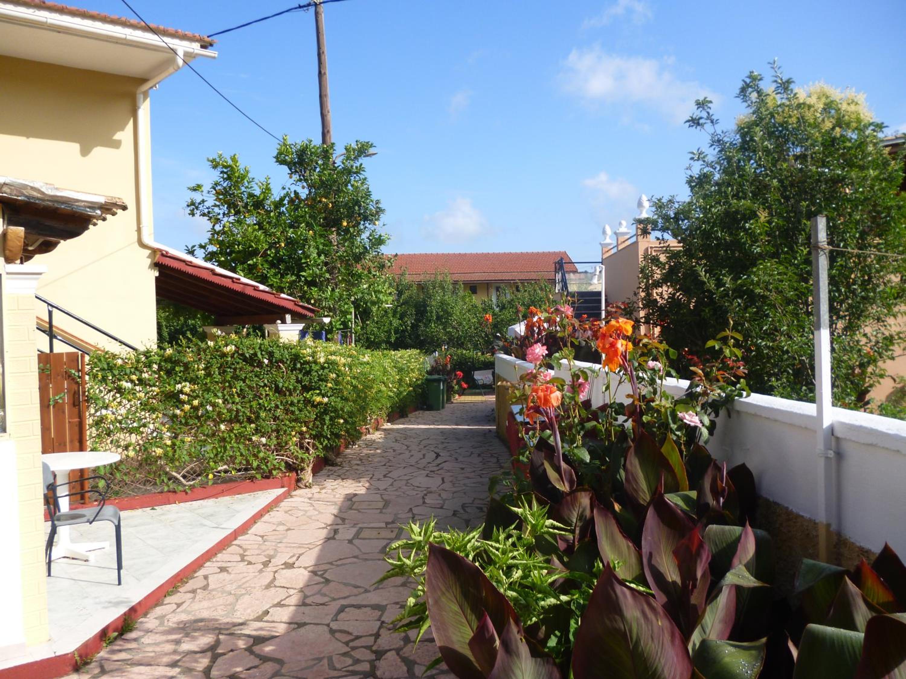 Kostas Apartments & studios