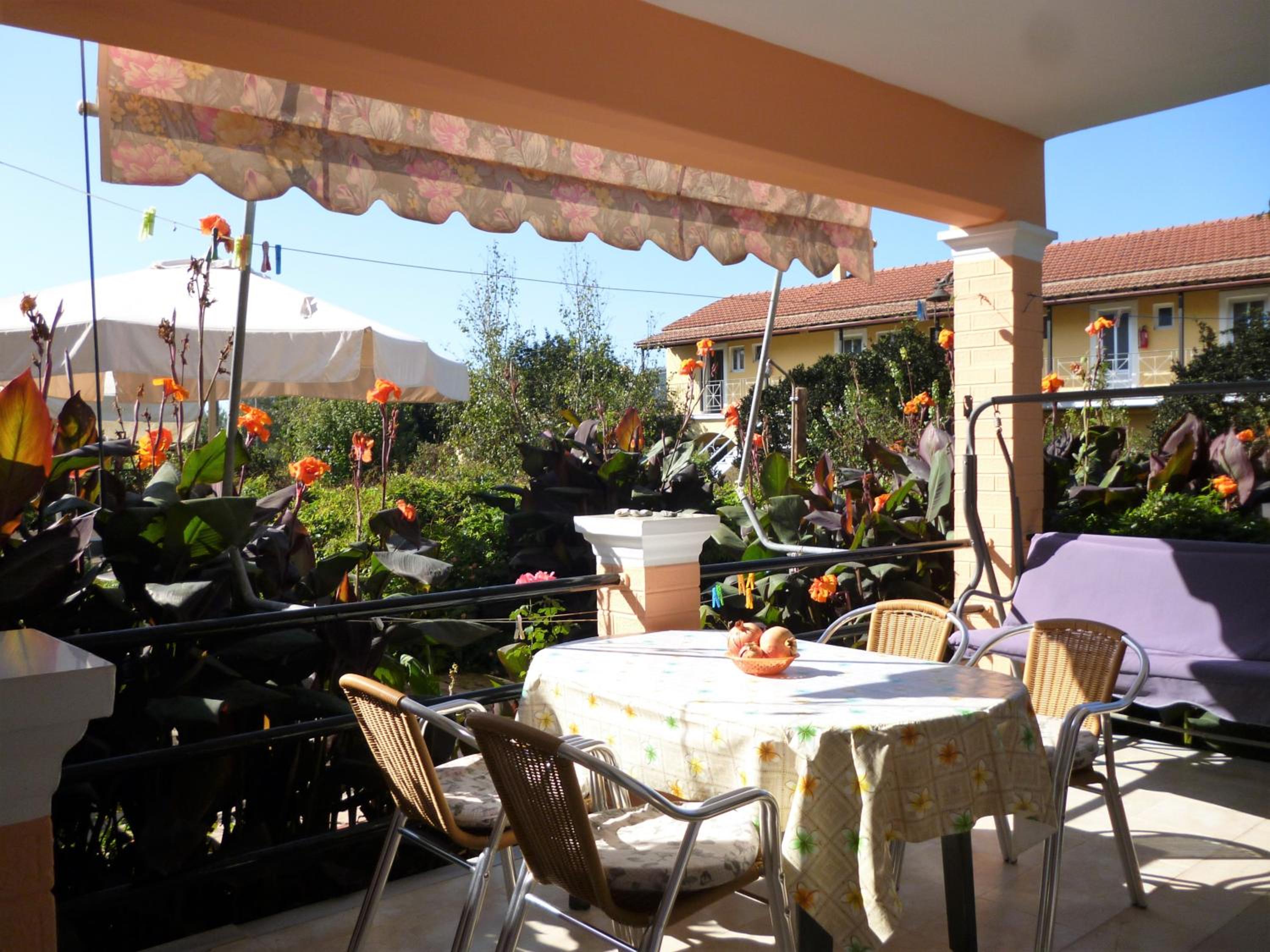 Kostas Apartments & studios