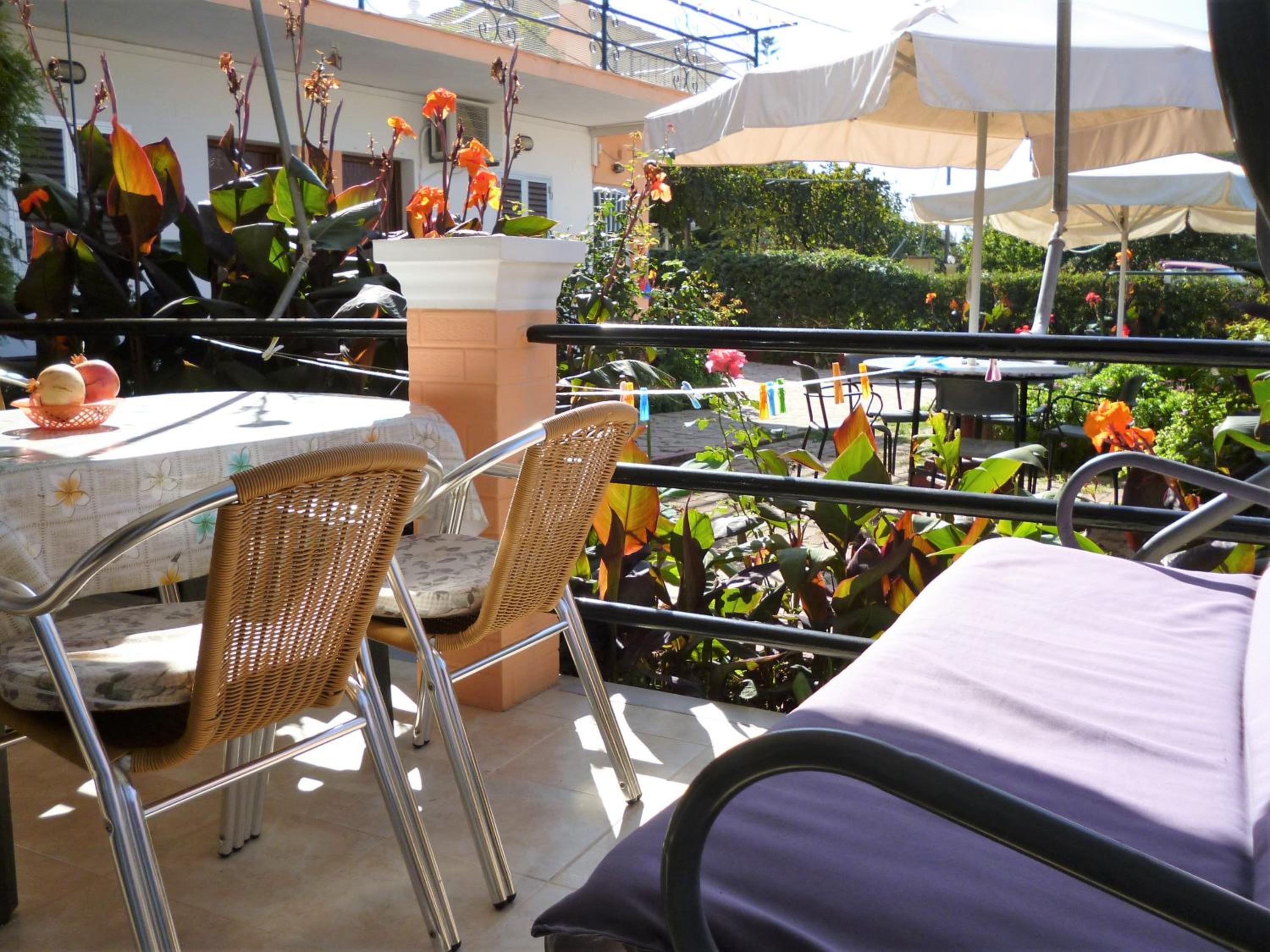 Kostas Apartments & studios