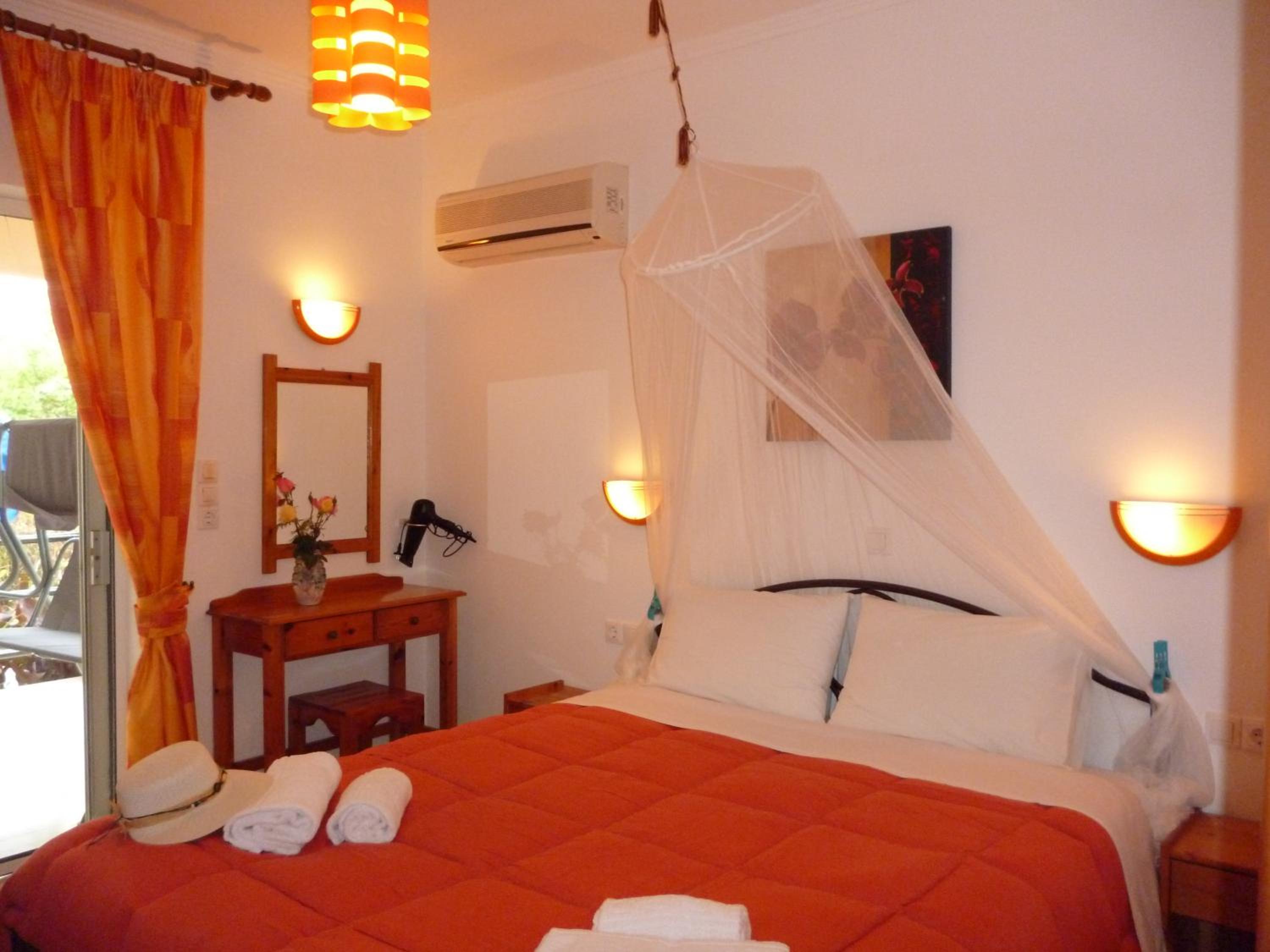 Kostas Apartments & studios